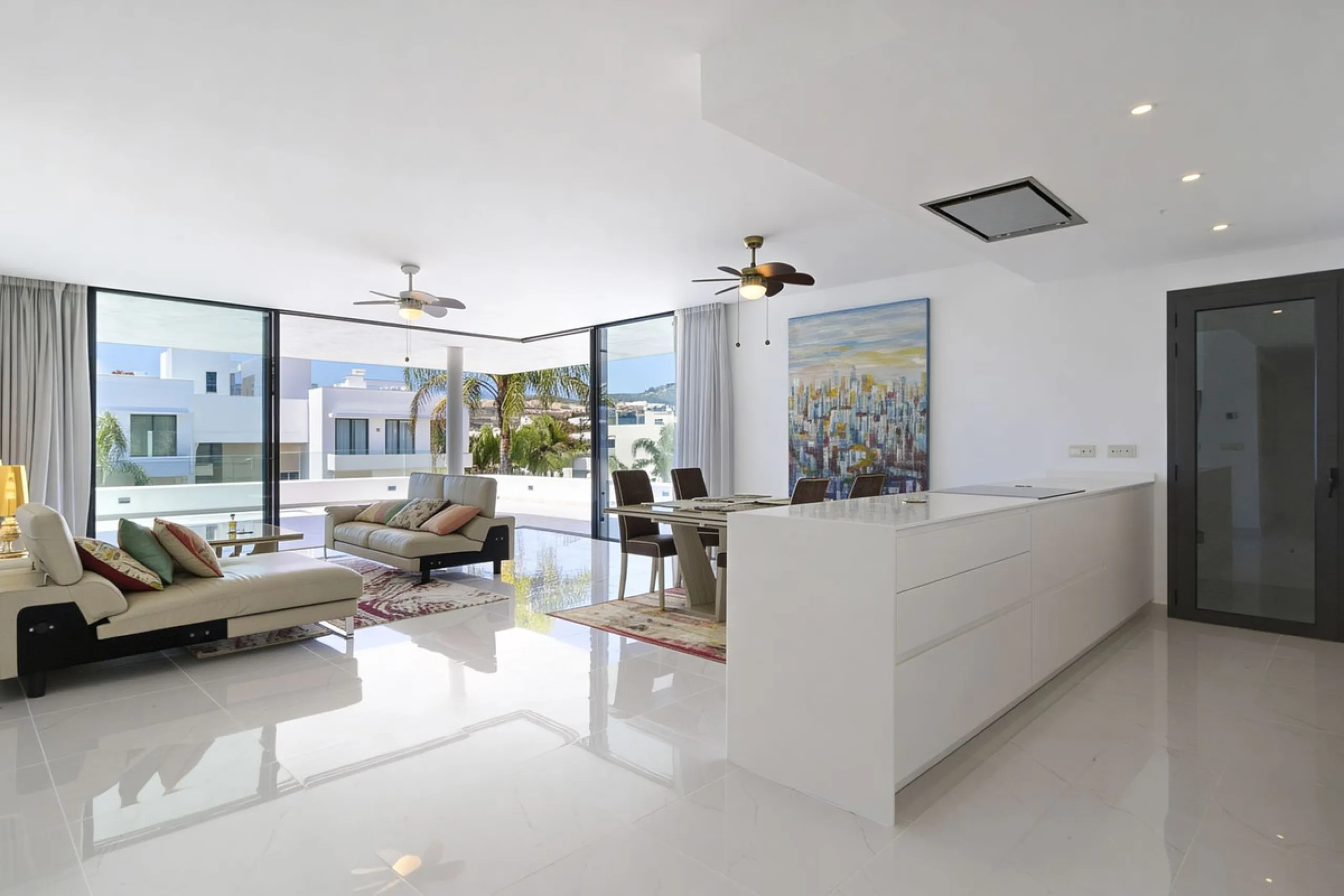 Luxury contemporary middle floor apartment in the stylish Cataleya complex on the New Golden Mile, East-Estepona