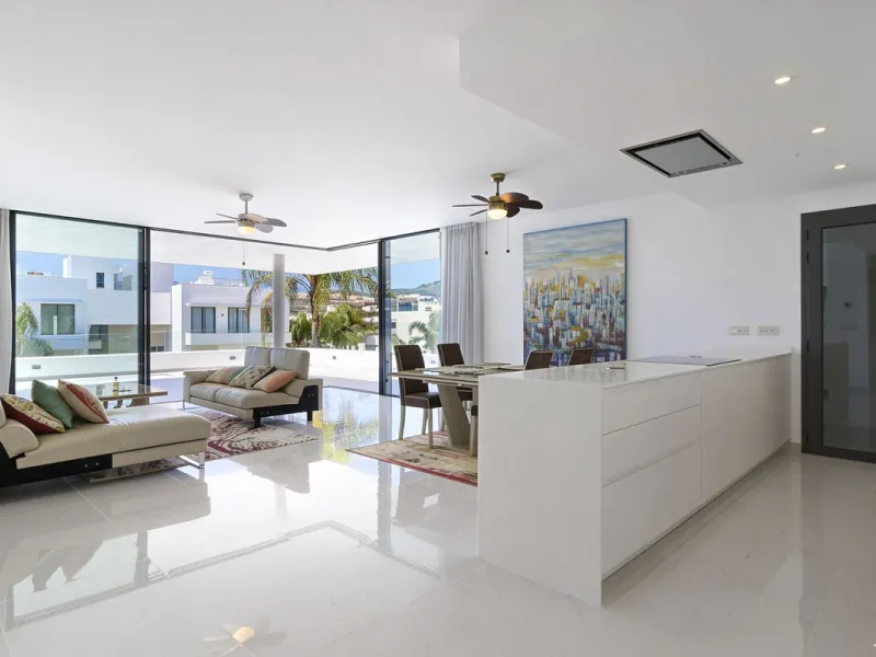 Luxury contemporary middle floor apartment in the stylish Cataleya complex on the New Golden Mile, East-Estepona