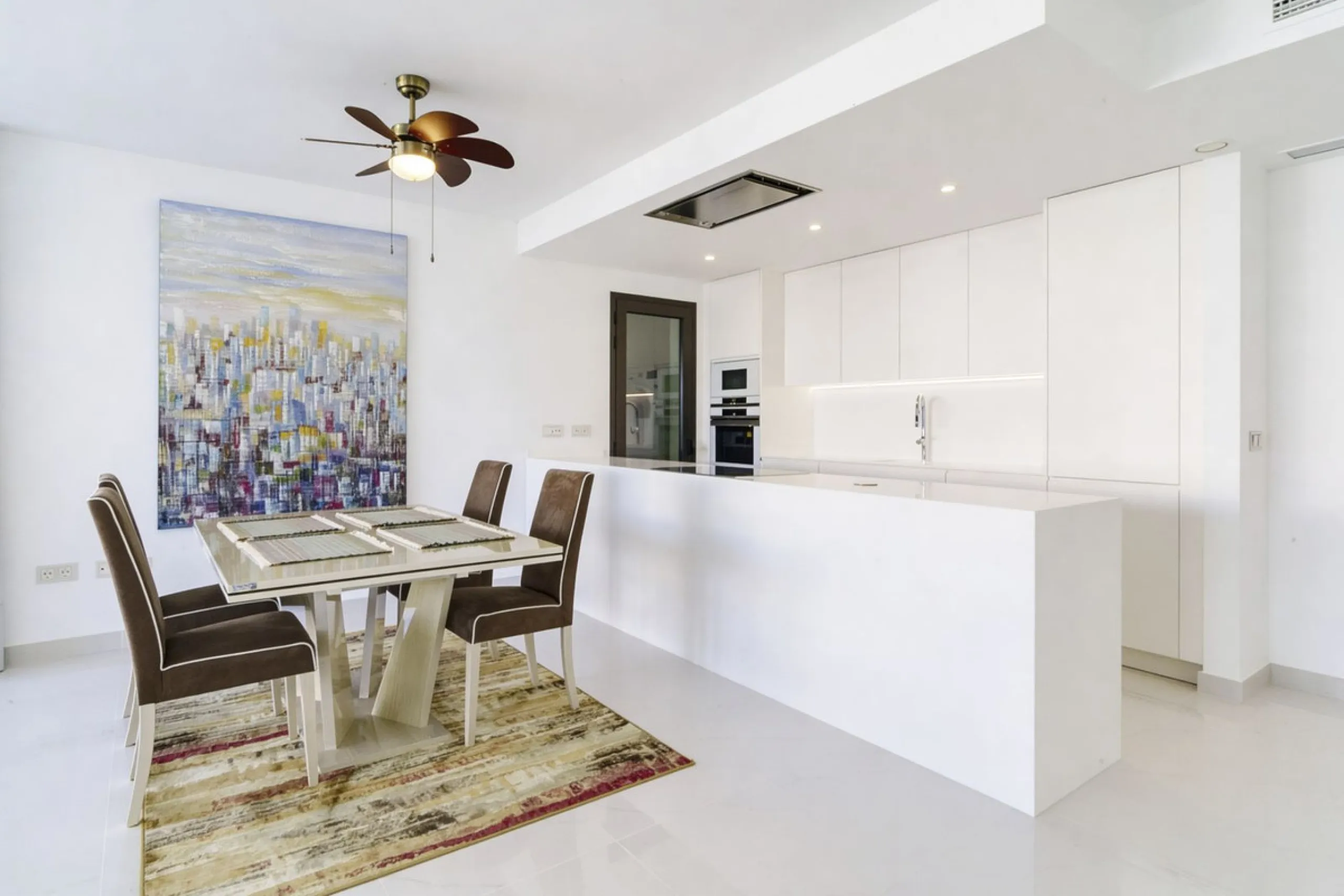 Luxury contemporary middle floor apartment in the stylish Cataleya complex on the New Golden Mile, East-Estepona