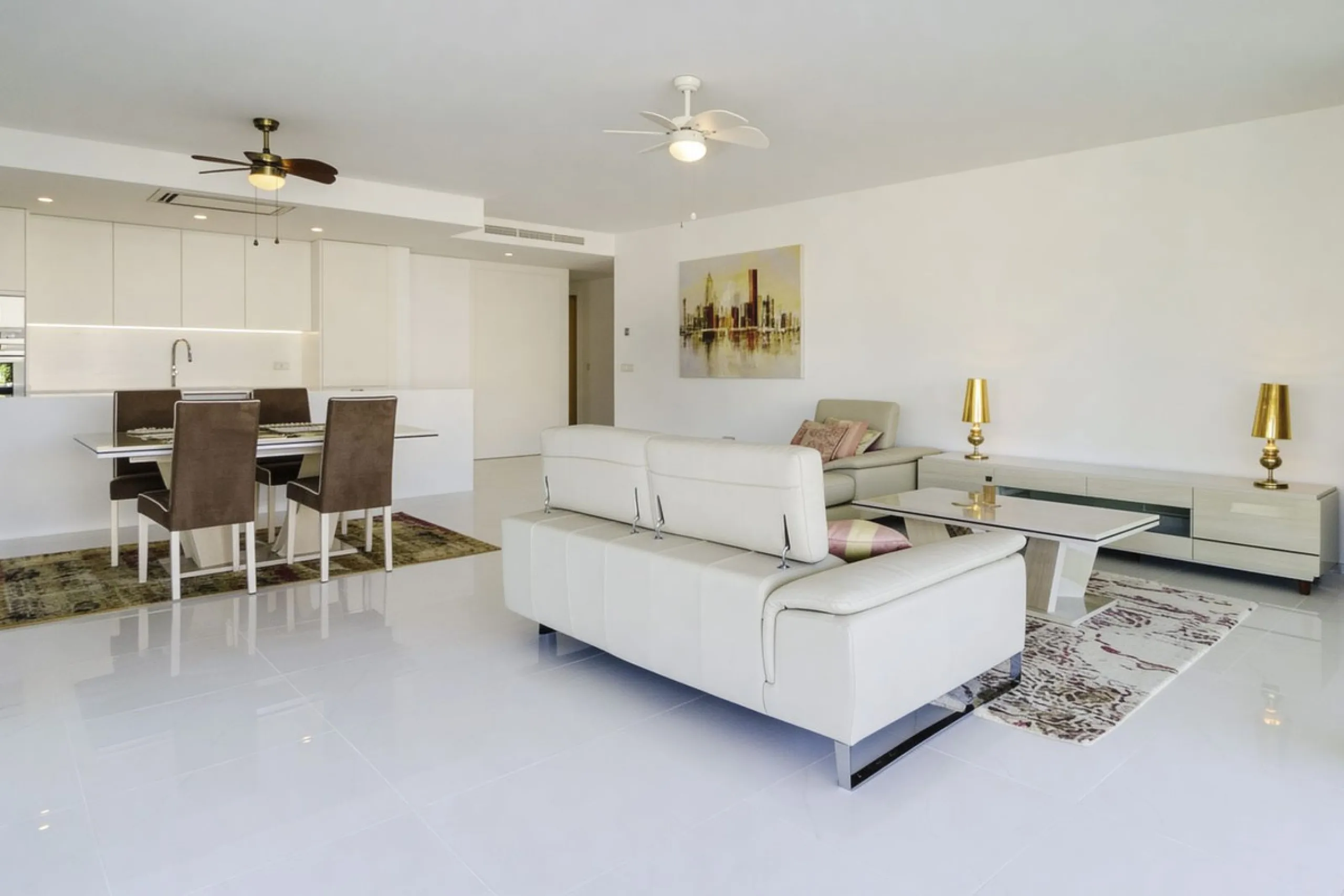 Luxury contemporary middle floor apartment in the stylish Cataleya complex on the New Golden Mile, East-Estepona