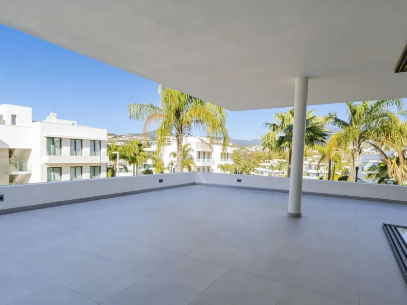 Luxury contemporary middle floor apartment in the stylish Cataleya complex on the New Golden Mile, East-Estepona