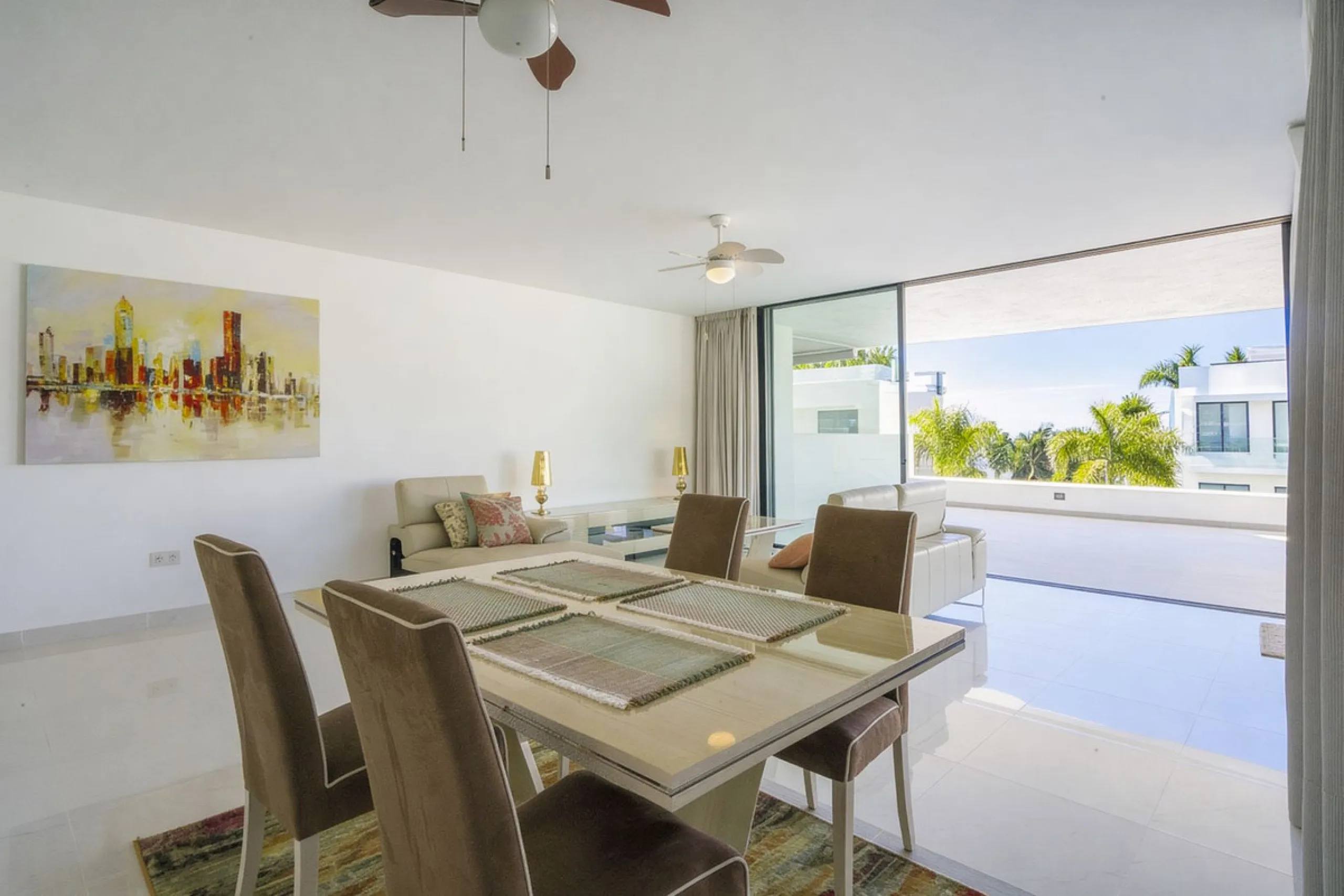 Luxury contemporary middle floor apartment in the stylish Cataleya complex on the New Golden Mile, East-Estepona