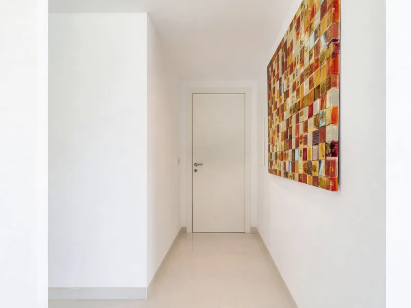 Luxury contemporary middle floor apartment in the stylish Cataleya complex on the New Golden Mile, East-Estepona