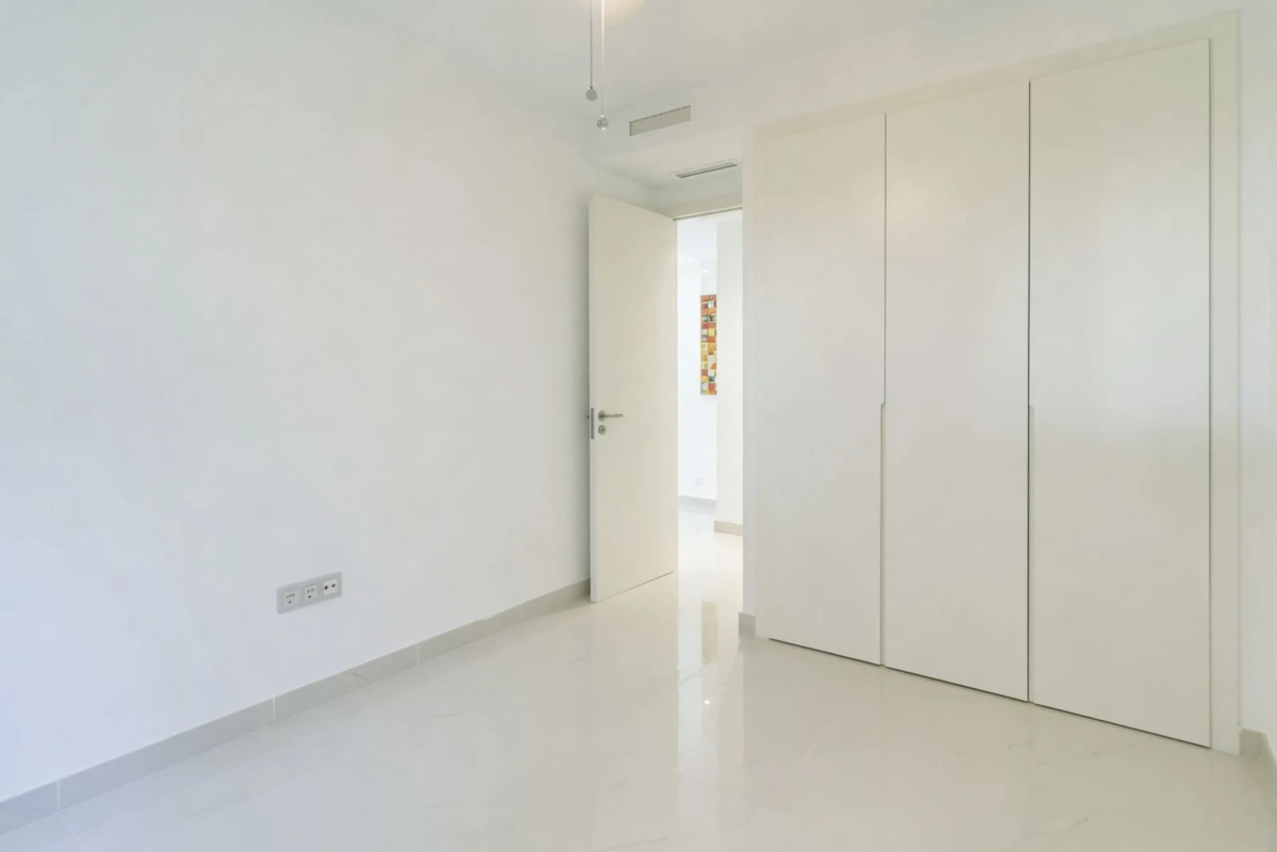 Luxury contemporary middle floor apartment in the stylish Cataleya complex on the New Golden Mile, East-Estepona