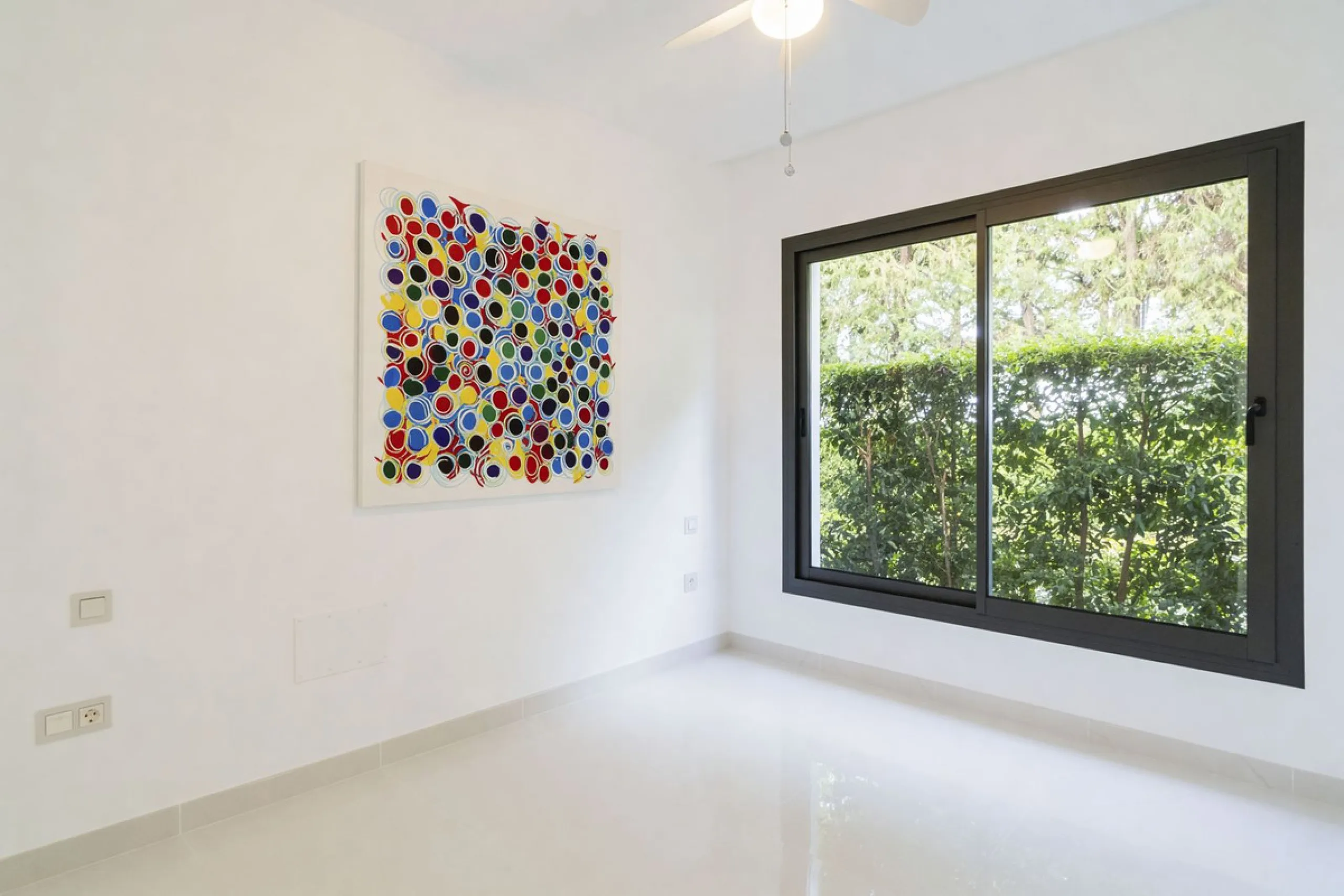 Luxury contemporary middle floor apartment in the stylish Cataleya complex on the New Golden Mile, East-Estepona