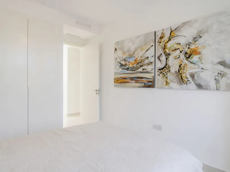Luxury contemporary middle floor apartment in the stylish Cataleya complex on the New Golden Mile, East-Estepona