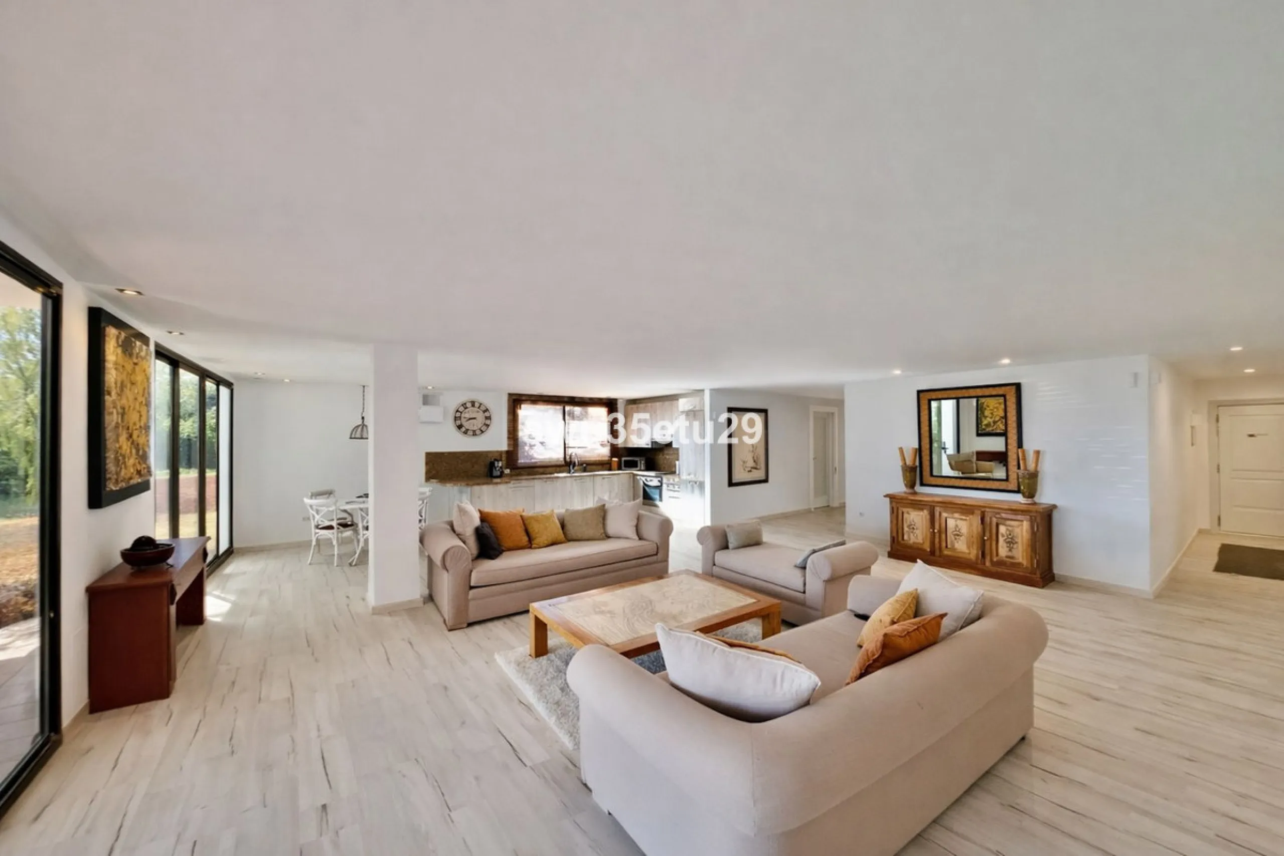 Discover this luxurious corner apartment in La Mairena, just minutes from Marbella.