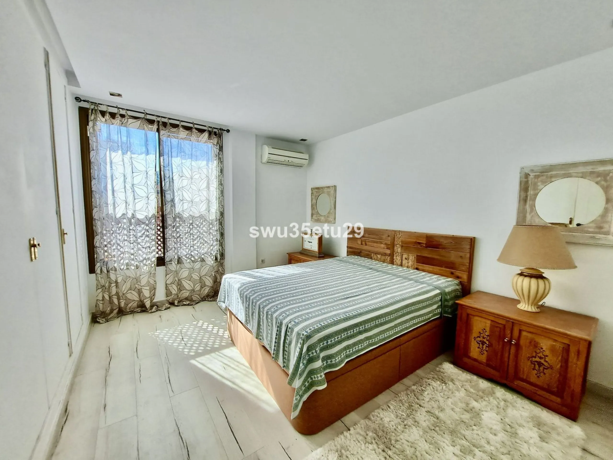 Discover this luxurious corner apartment in La Mairena, just minutes from Marbella.