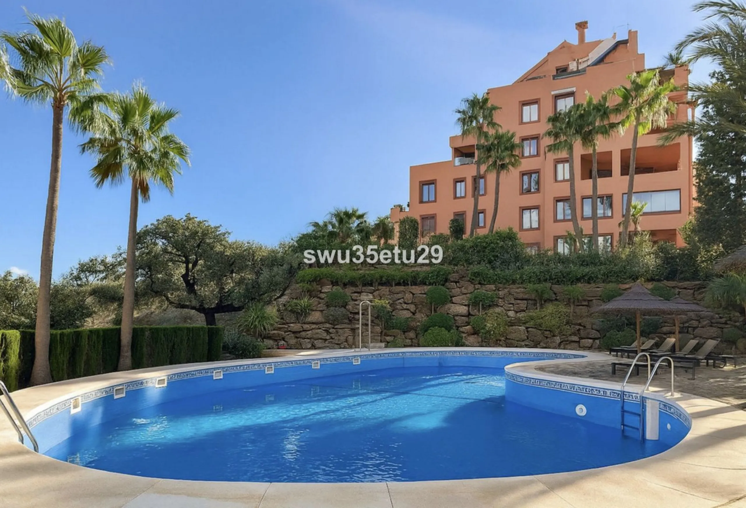 Discover this luxurious corner apartment in La Mairena, just minutes from Marbella.