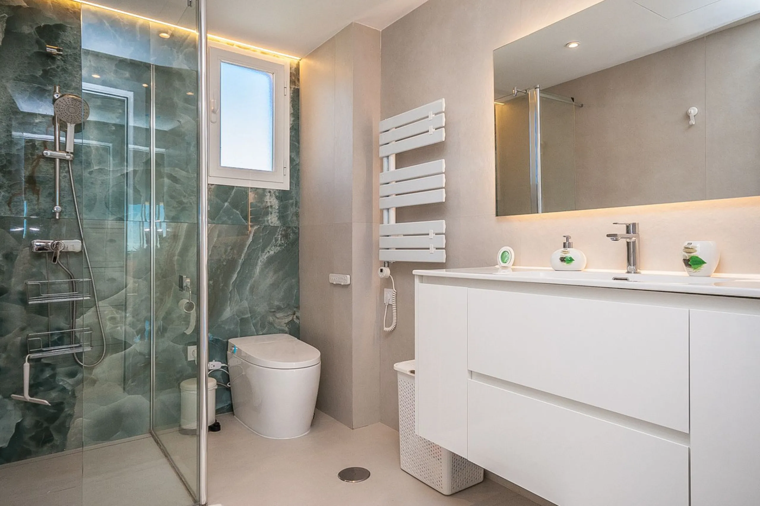 Discover your dream retreat in this stunning two-bedroom penthouse, where breathtaking views await you at every turn. Featuring a modernized kitchen and bathrooms, this residence combines style and functionality. Enjoy the convenience of underground parki