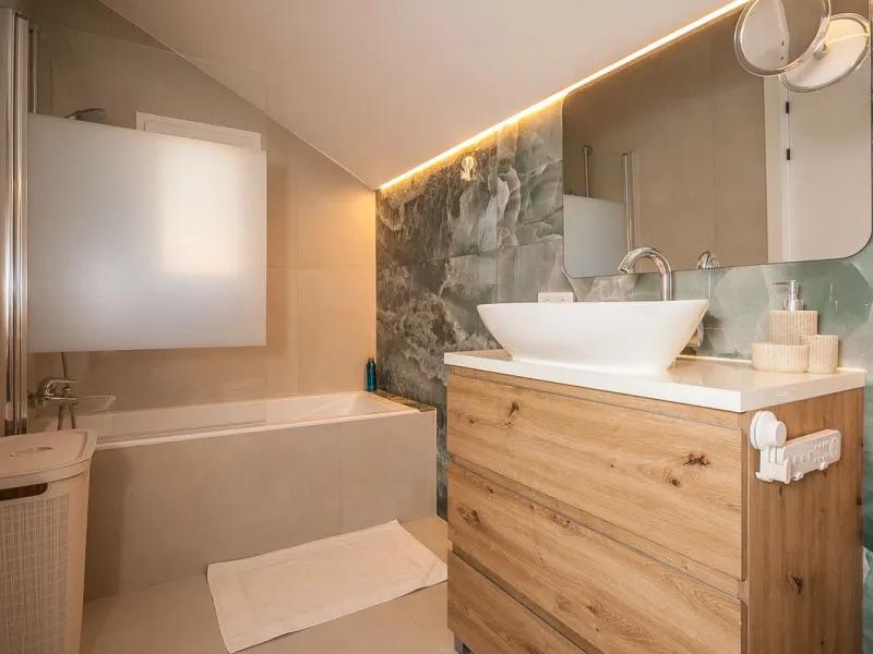 Discover your dream retreat in this stunning two-bedroom penthouse, where breathtaking views await you at every turn. Featuring a modernized kitchen and bathrooms, this residence combines style and functionality. Enjoy the convenience of underground parki