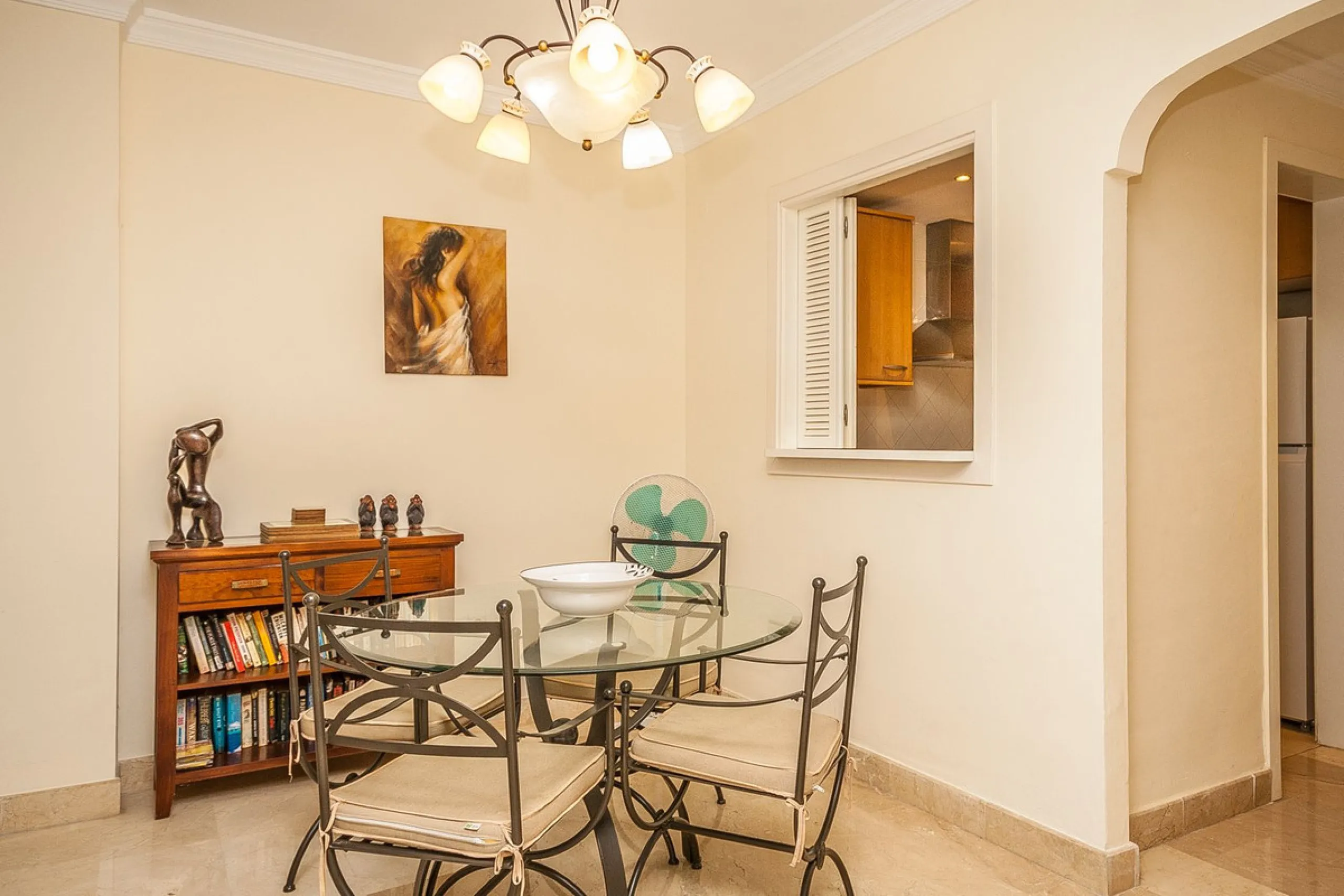 Discover your dream home in this immaculate two-bedroom apartment, perfectly situated just a short stroll from the beach and a vibrant array of restaurants and cafes. This ready-to-move-in residence offers the convenience of a dedicated parking space and 