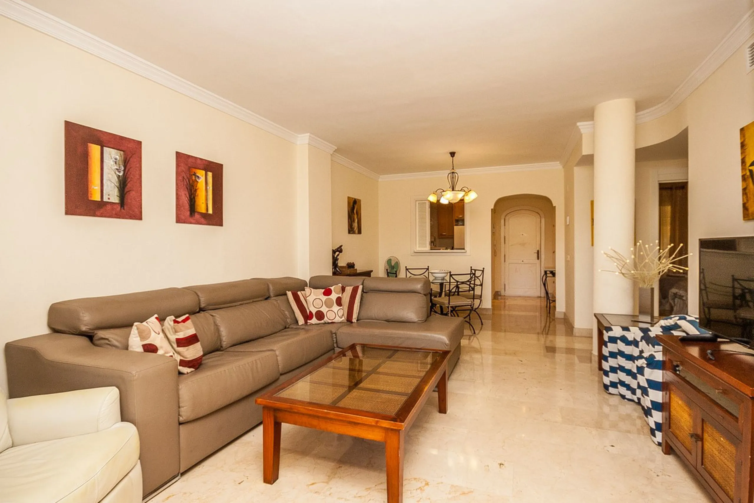 Discover your dream home in this immaculate two-bedroom apartment, perfectly situated just a short stroll from the beach and a vibrant array of restaurants and cafes. This ready-to-move-in residence offers the convenience of a dedicated parking space and 