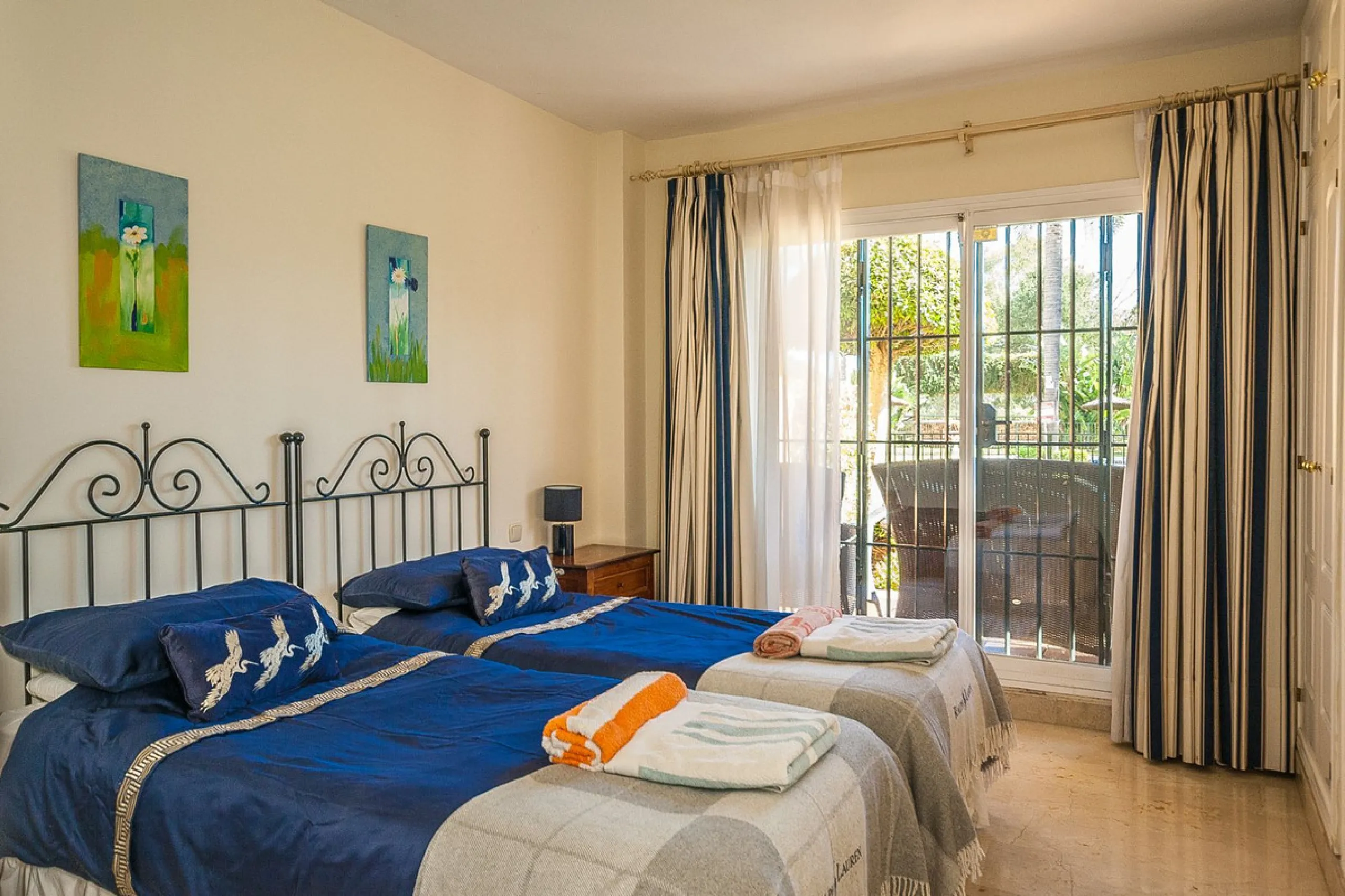 Discover your dream home in this immaculate two-bedroom apartment, perfectly situated just a short stroll from the beach and a vibrant array of restaurants and cafes. This ready-to-move-in residence offers the convenience of a dedicated parking space and 