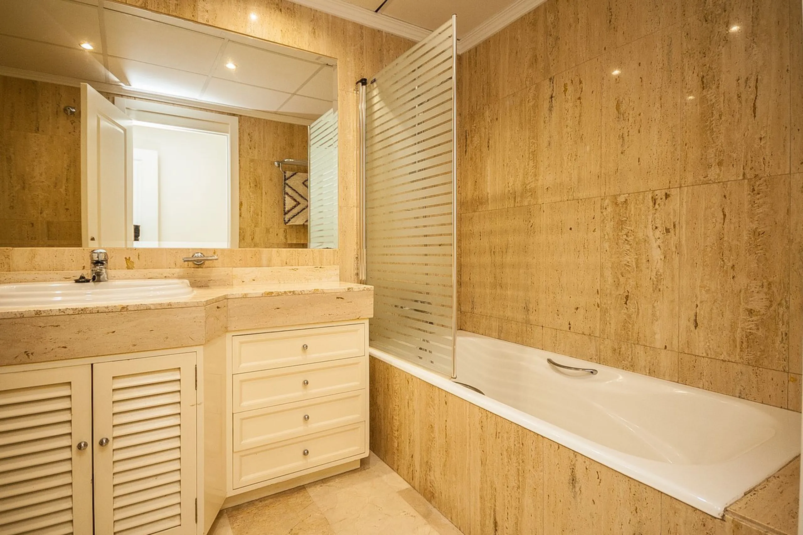 Discover your dream home in this immaculate two-bedroom apartment, perfectly situated just a short stroll from the beach and a vibrant array of restaurants and cafes. This ready-to-move-in residence offers the convenience of a dedicated parking space and 