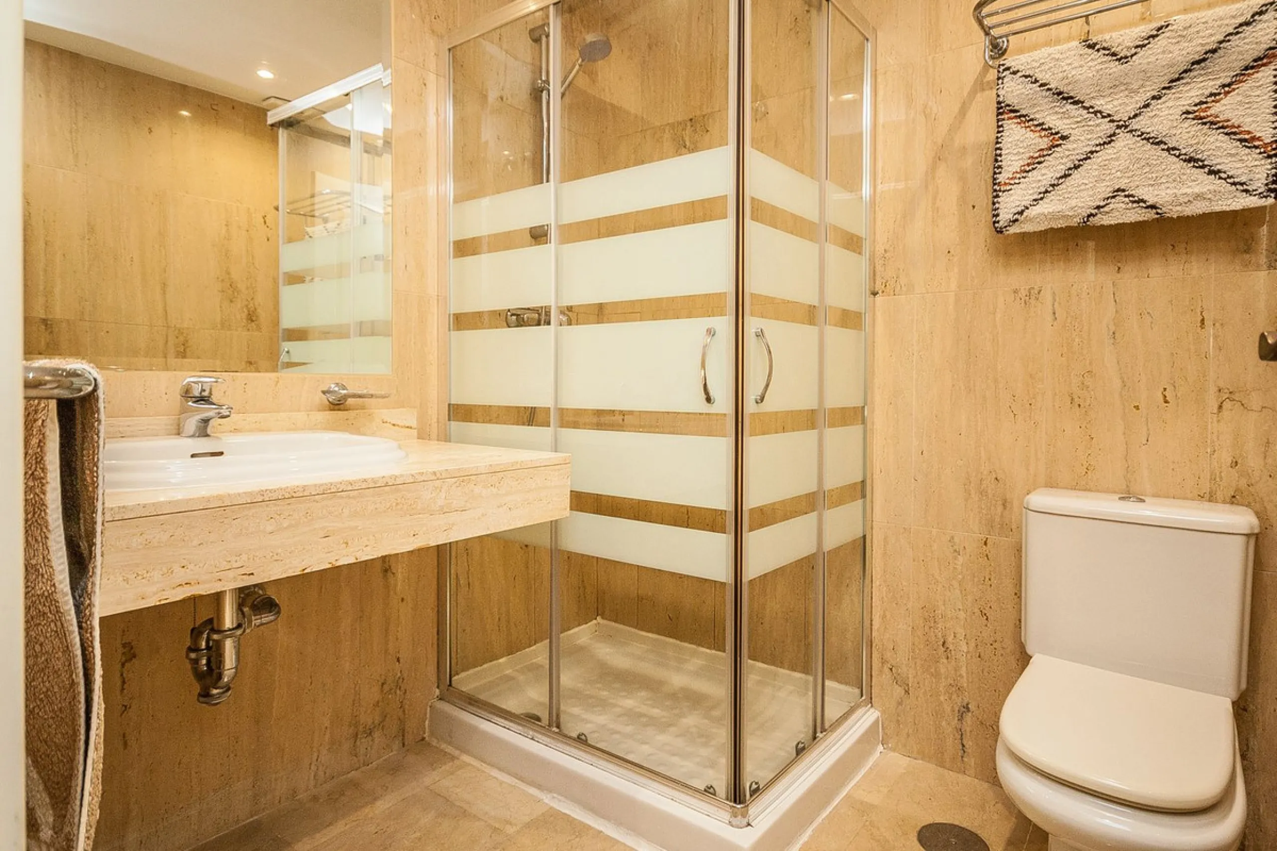Discover your dream home in this immaculate two-bedroom apartment, perfectly situated just a short stroll from the beach and a vibrant array of restaurants and cafes. This ready-to-move-in residence offers the convenience of a dedicated parking space and 
