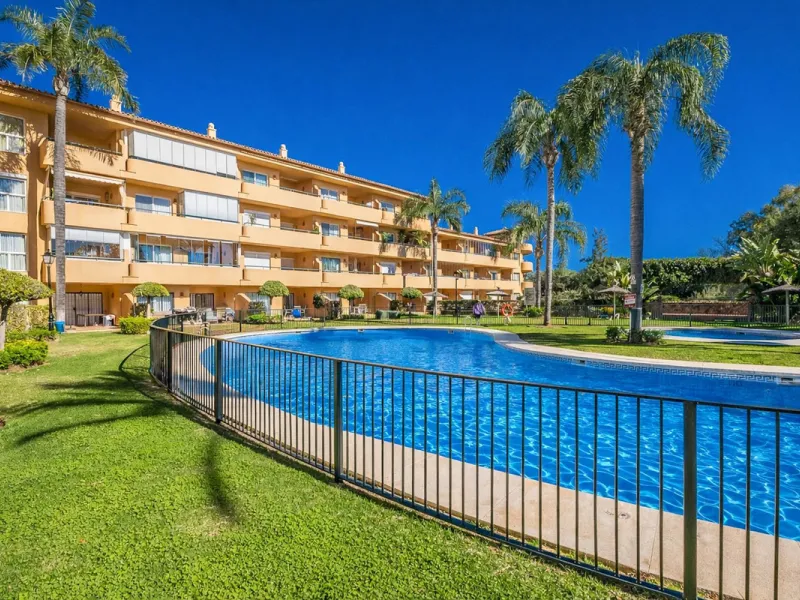 Discover your dream home in this immaculate two-bedroom apartment, perfectly situated just a short stroll from the beach and a vibrant array of restaurants and cafes. This ready-to-move-in residence offers the convenience of a dedicated parking space and 