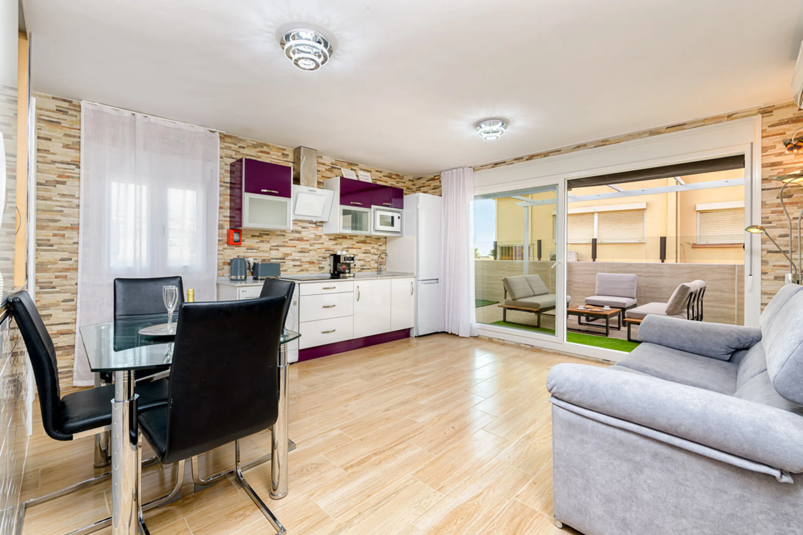 Stunning Modern Duplex with Tourist License — Proven High Yield Investment