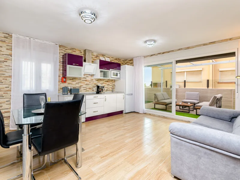 Stunning Modern Duplex with Tourist License — Proven High Yield Investment