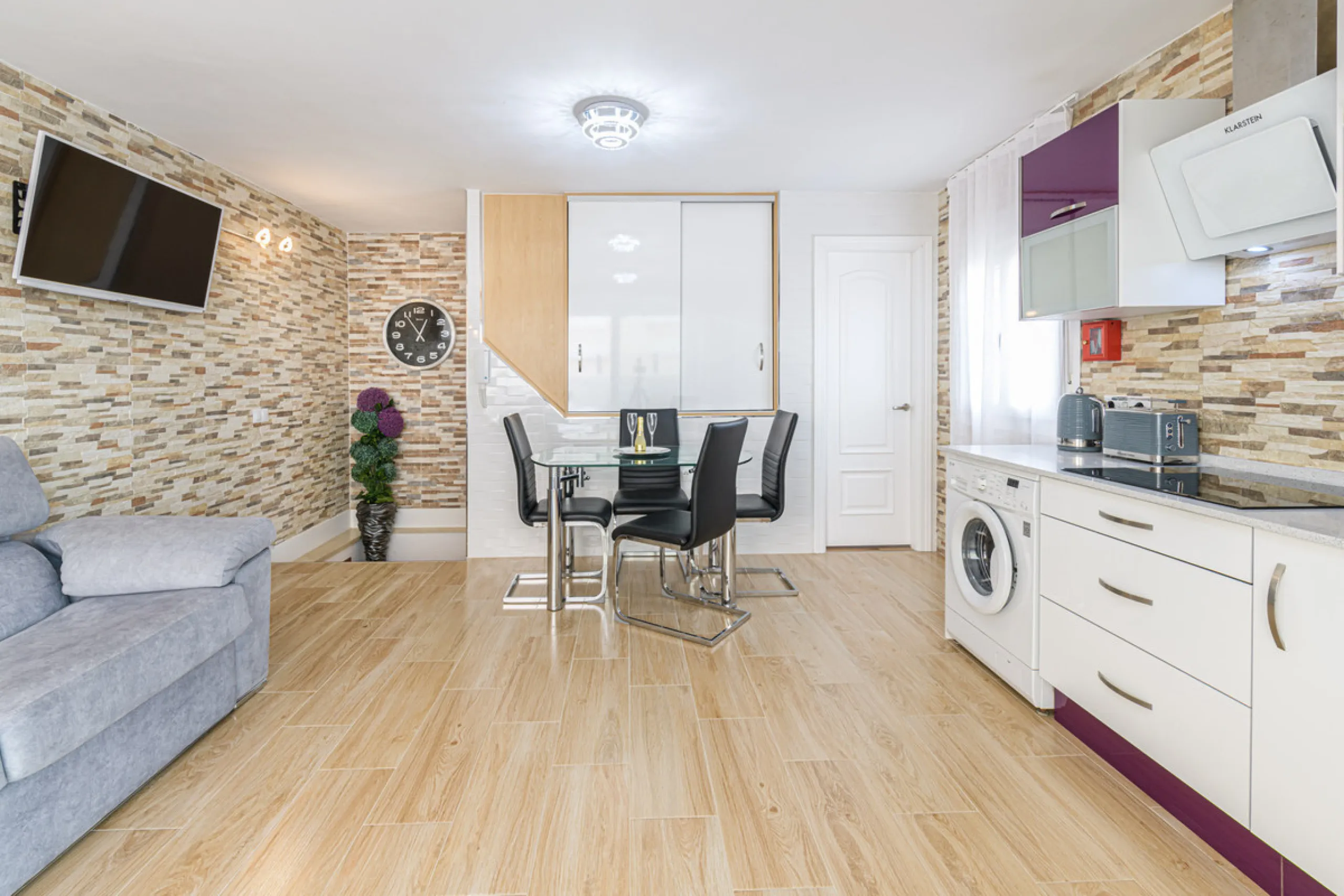 Stunning Modern Duplex with Tourist License — Proven High Yield Investment
