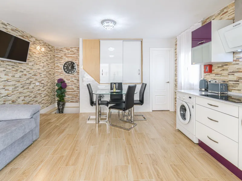 Stunning Modern Duplex with Tourist License — Proven High Yield Investment