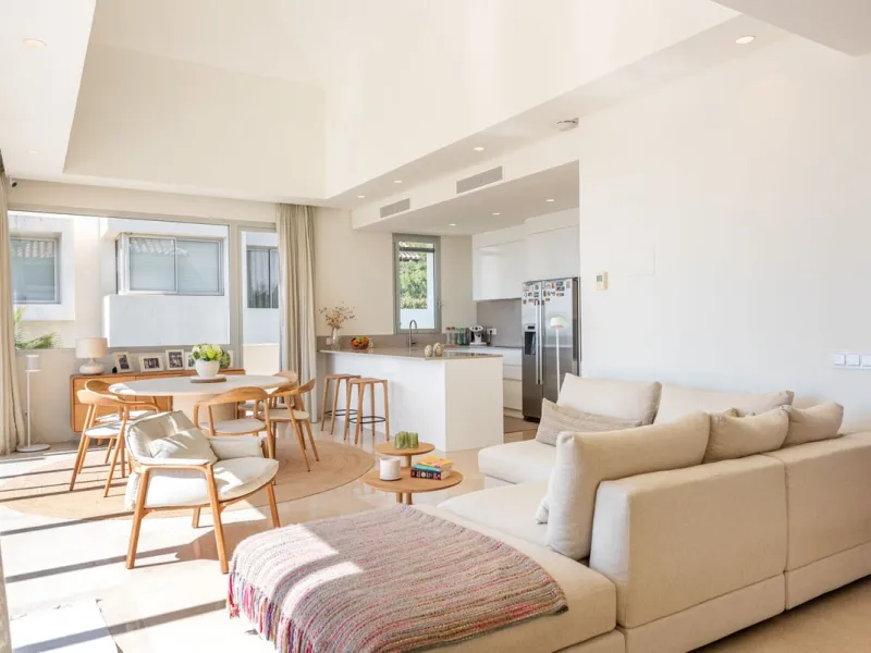 Apartment - Penthouse Duplex в продаже в Benahavís, Málaga. В доме 4 спален и 3 ванных комнат. Площадь дома 142 м²