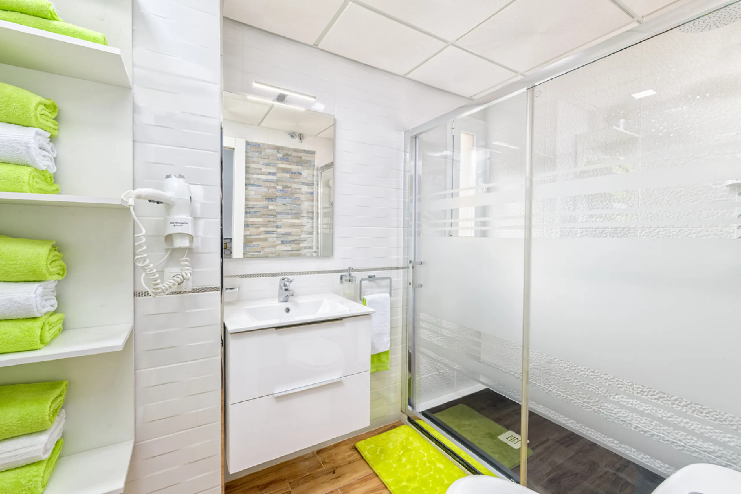 Stunning Modern Duplex with Tourist License — Proven High Yield Investment