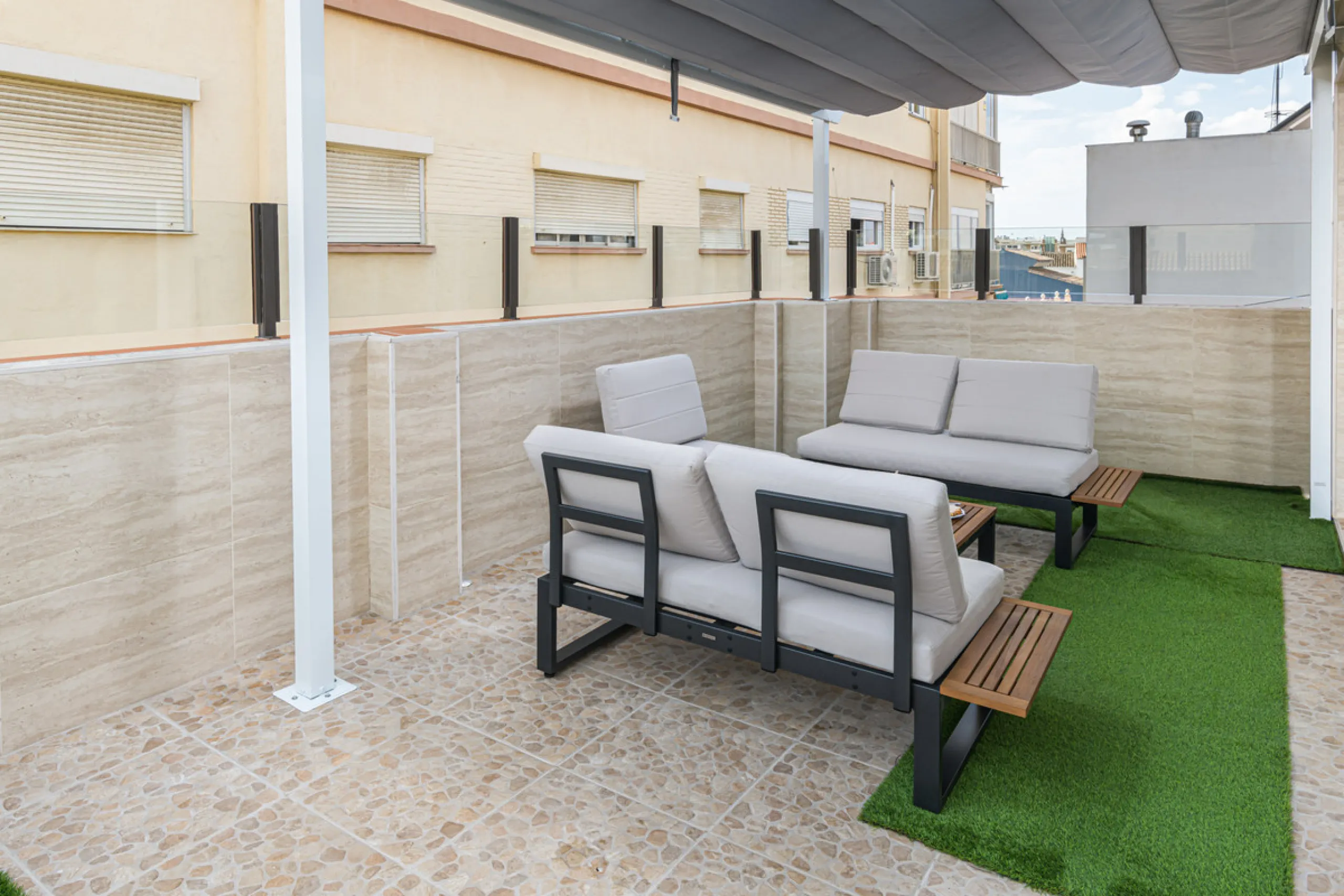 Stunning Modern Duplex with Tourist License — Proven High Yield Investment
