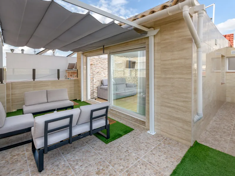 Stunning Modern Duplex with Tourist License — Proven High Yield Investment