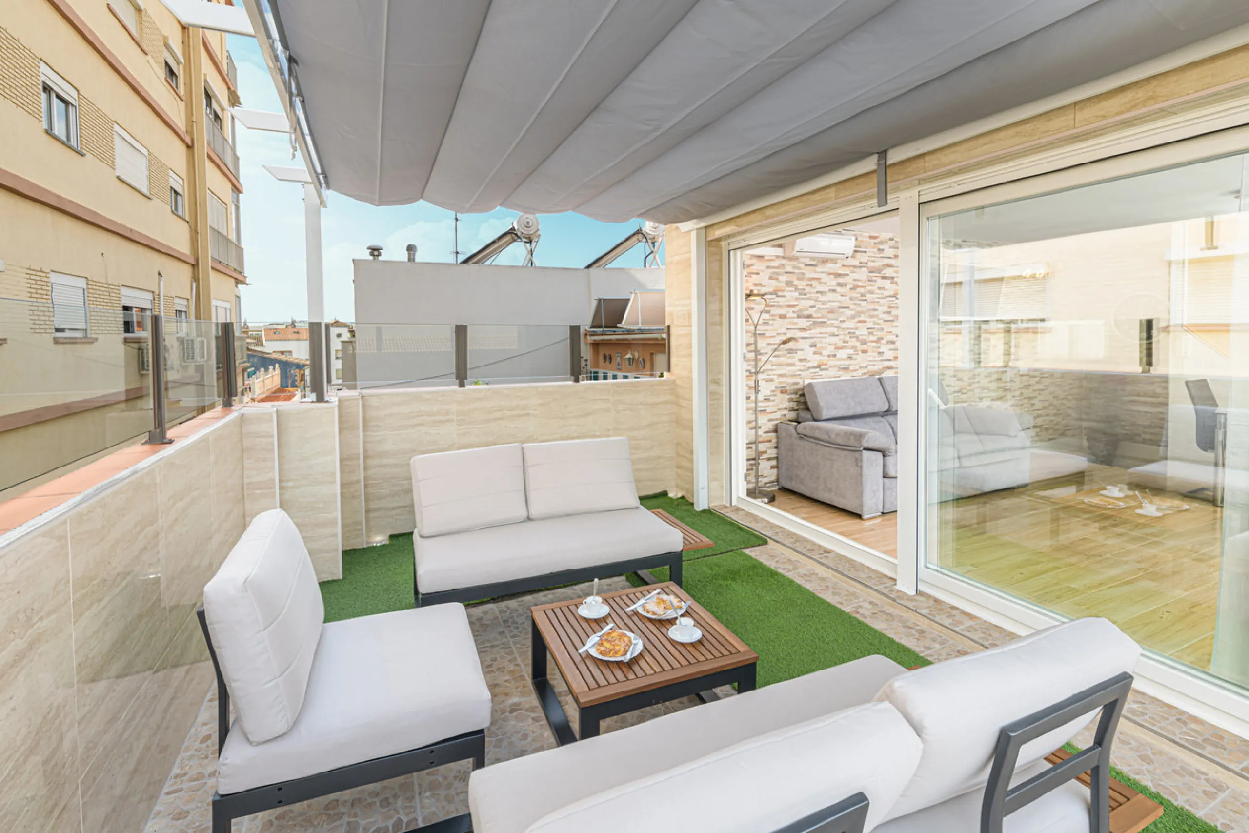 Stunning Modern Duplex with Tourist License — Proven High Yield Investment
