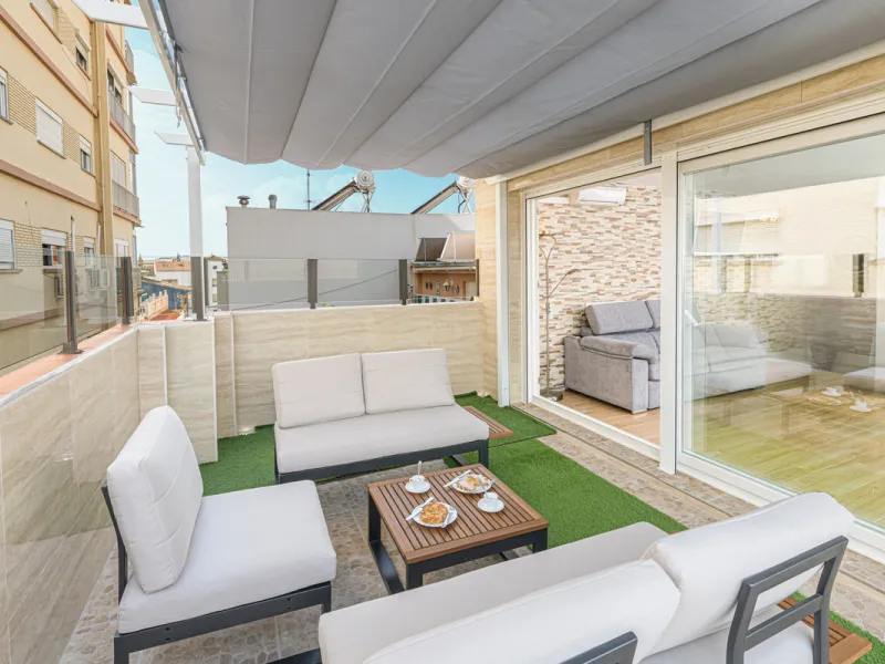 Stunning Modern Duplex with Tourist License — Proven High Yield Investment