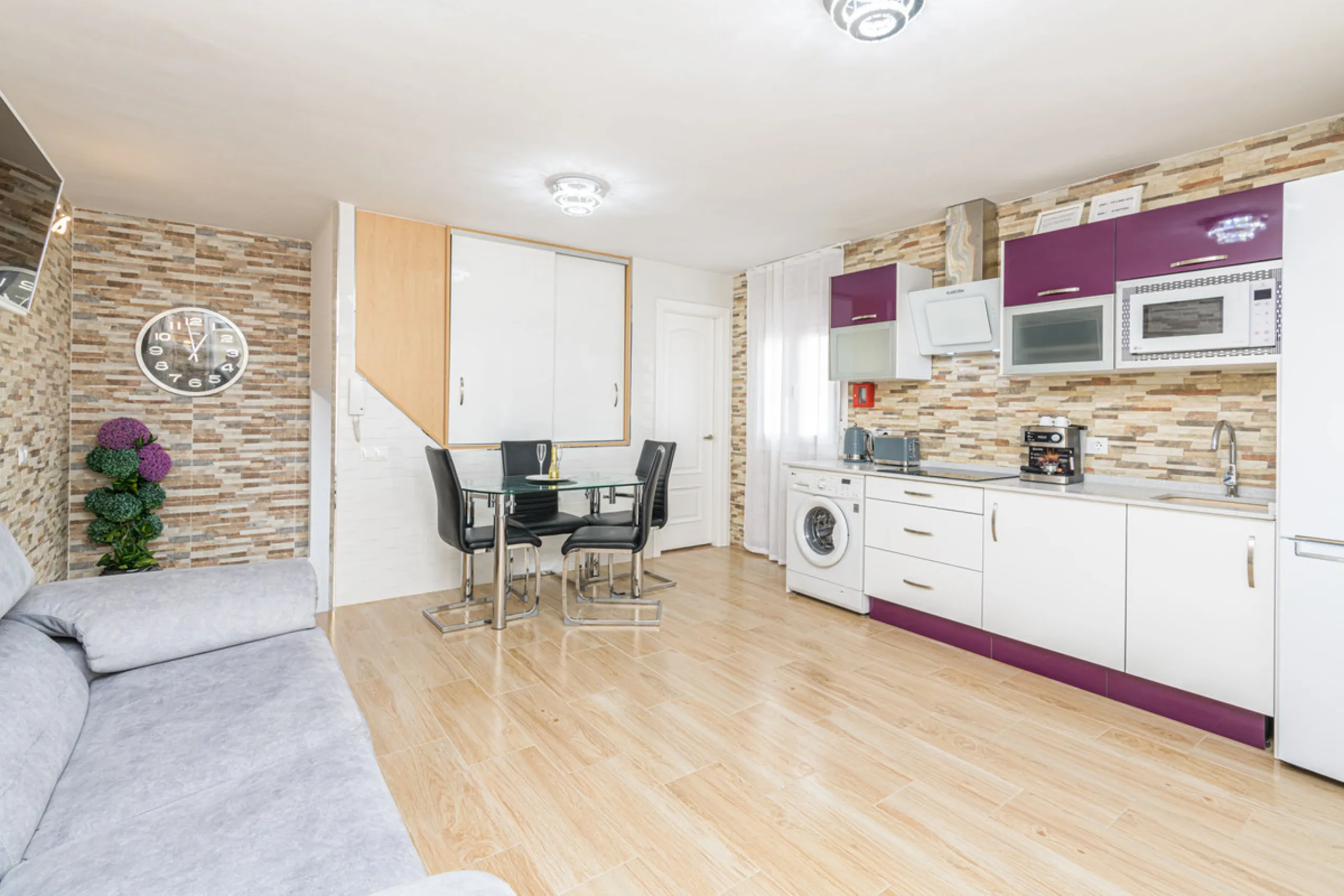 Stunning Modern Duplex with Tourist License — Proven High Yield Investment