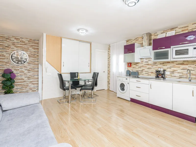 Stunning Modern Duplex with Tourist License — Proven High Yield Investment