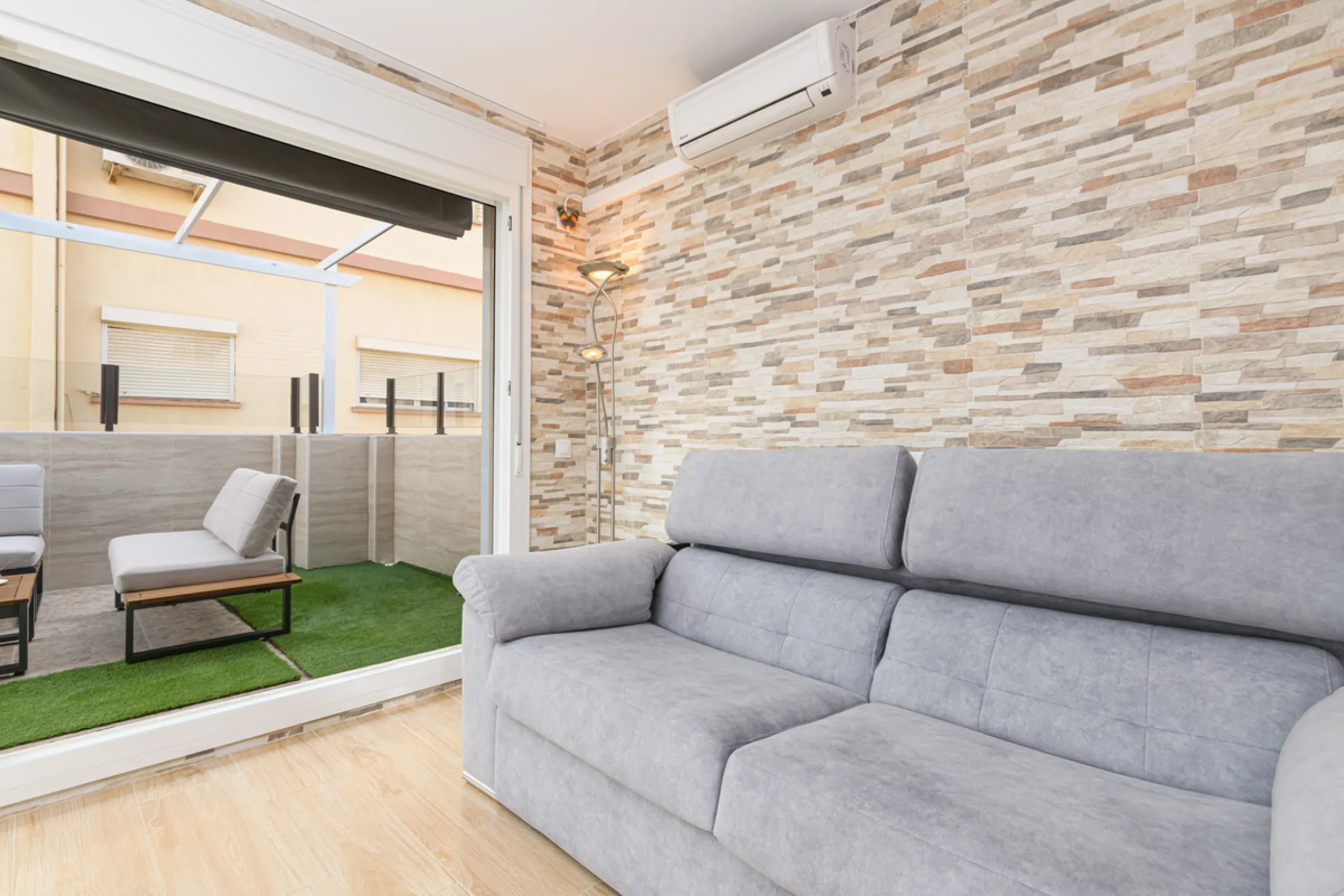 Stunning Modern Duplex with Tourist License — Proven High Yield Investment