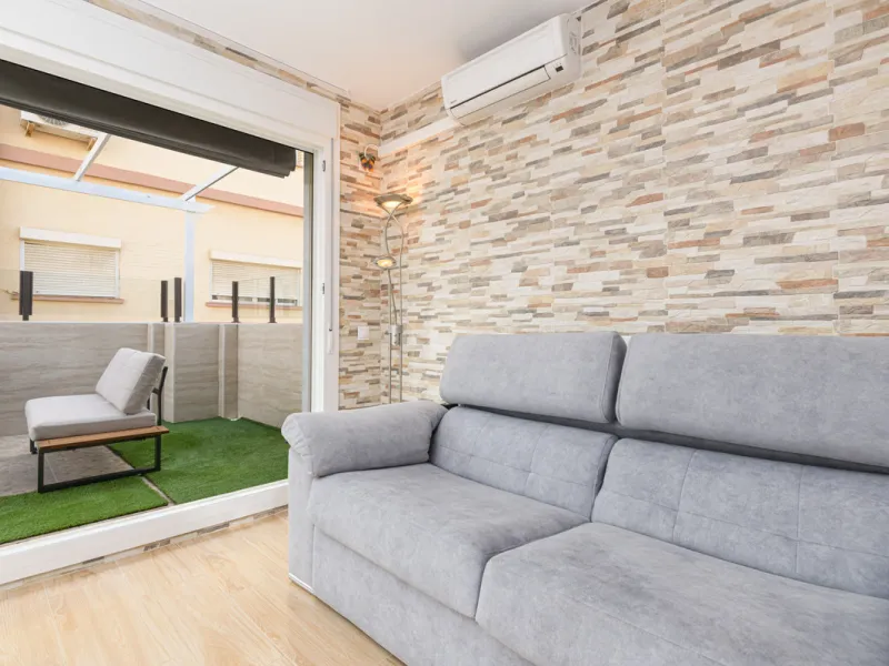Stunning Modern Duplex with Tourist License — Proven High Yield Investment