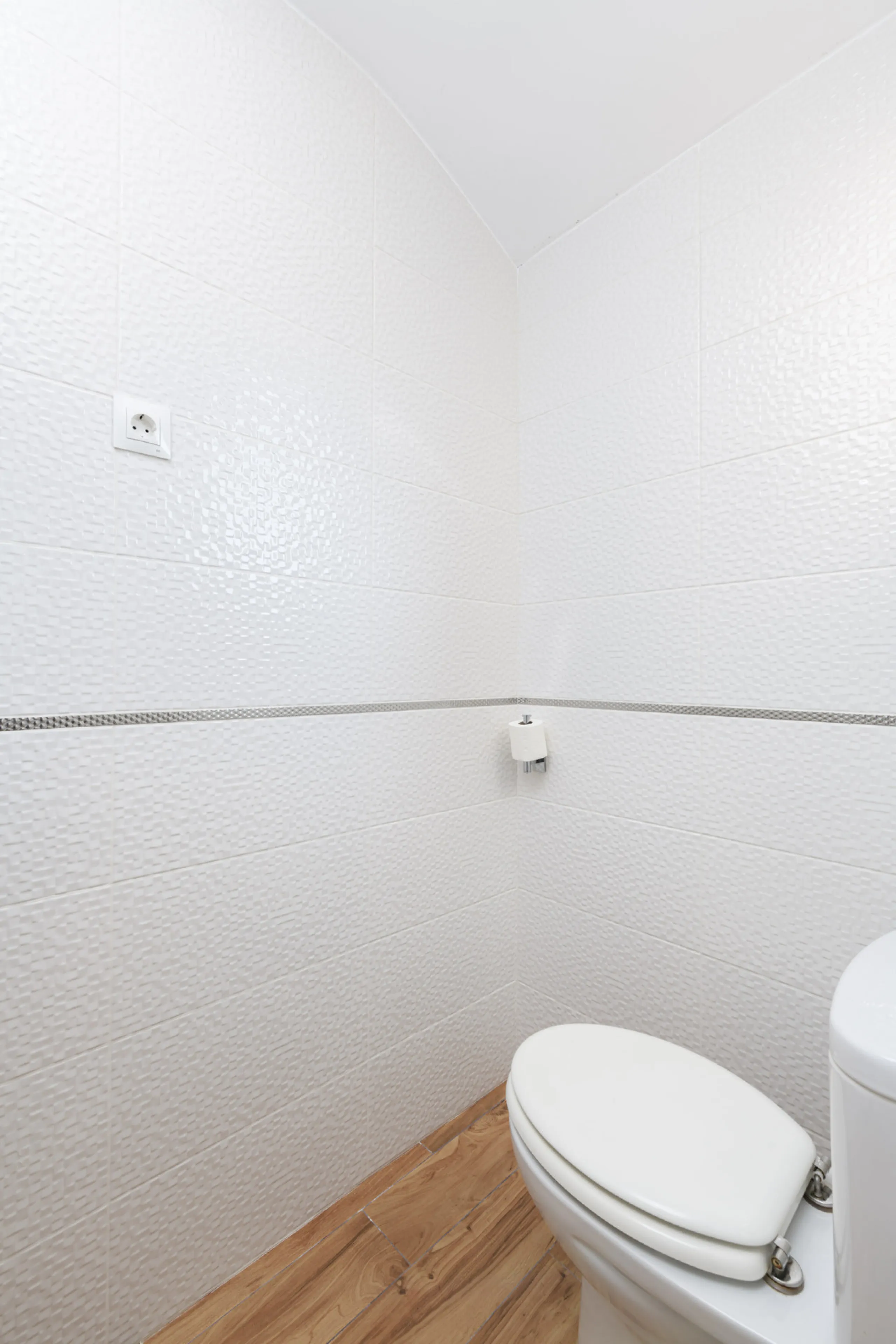 Stunning Modern Duplex with Tourist License — Proven High Yield Investment