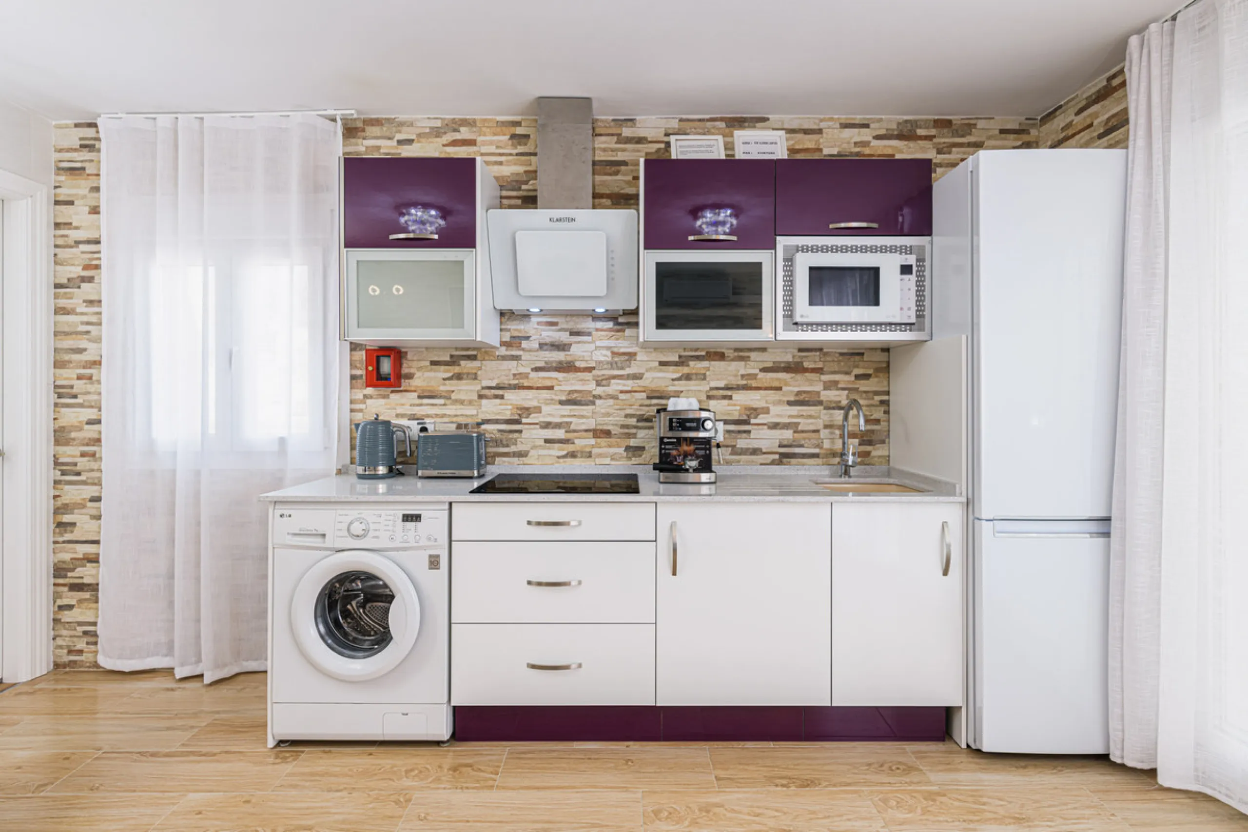 Stunning Modern Duplex with Tourist License — Proven High Yield Investment