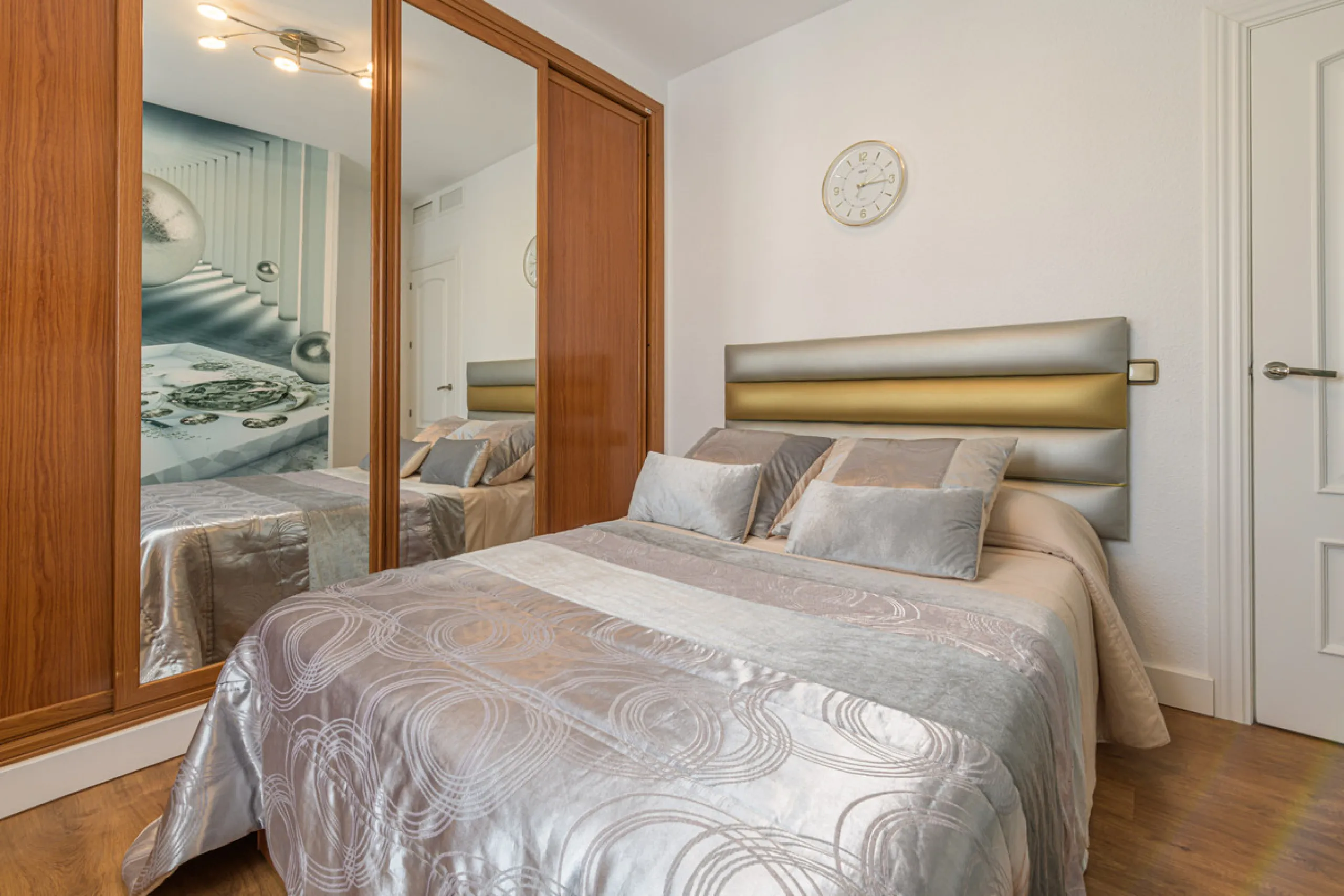 Stunning Modern Duplex with Tourist License — Proven High Yield Investment