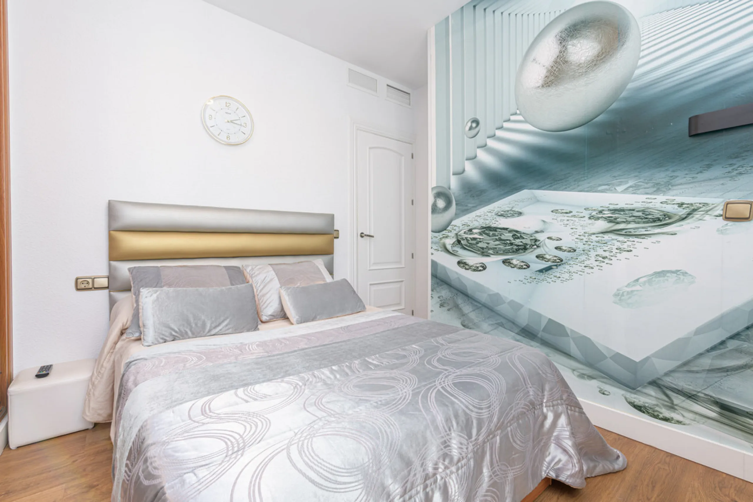 Stunning Modern Duplex with Tourist License — Proven High Yield Investment