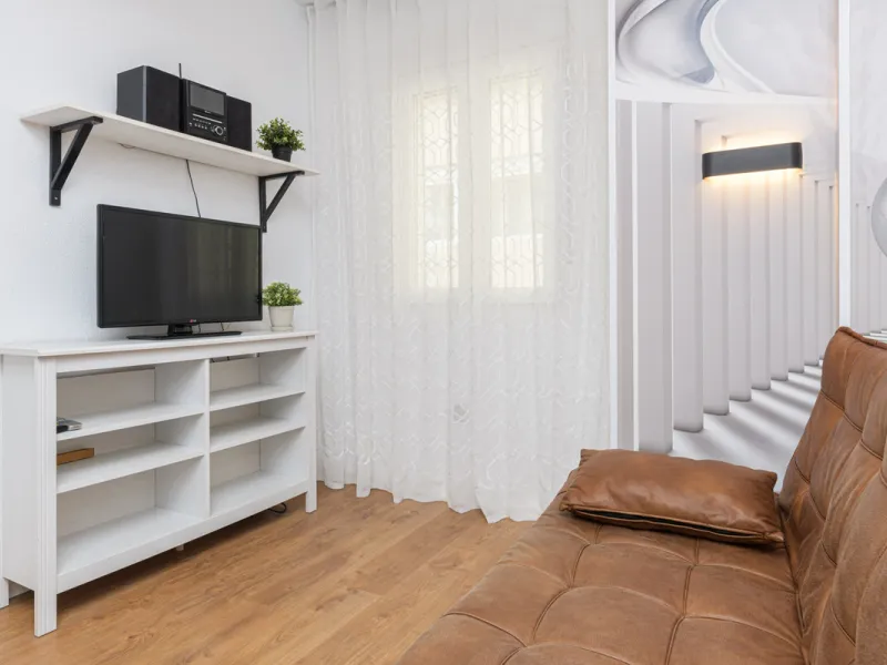 Stunning Modern Duplex with Tourist License — Proven High Yield Investment