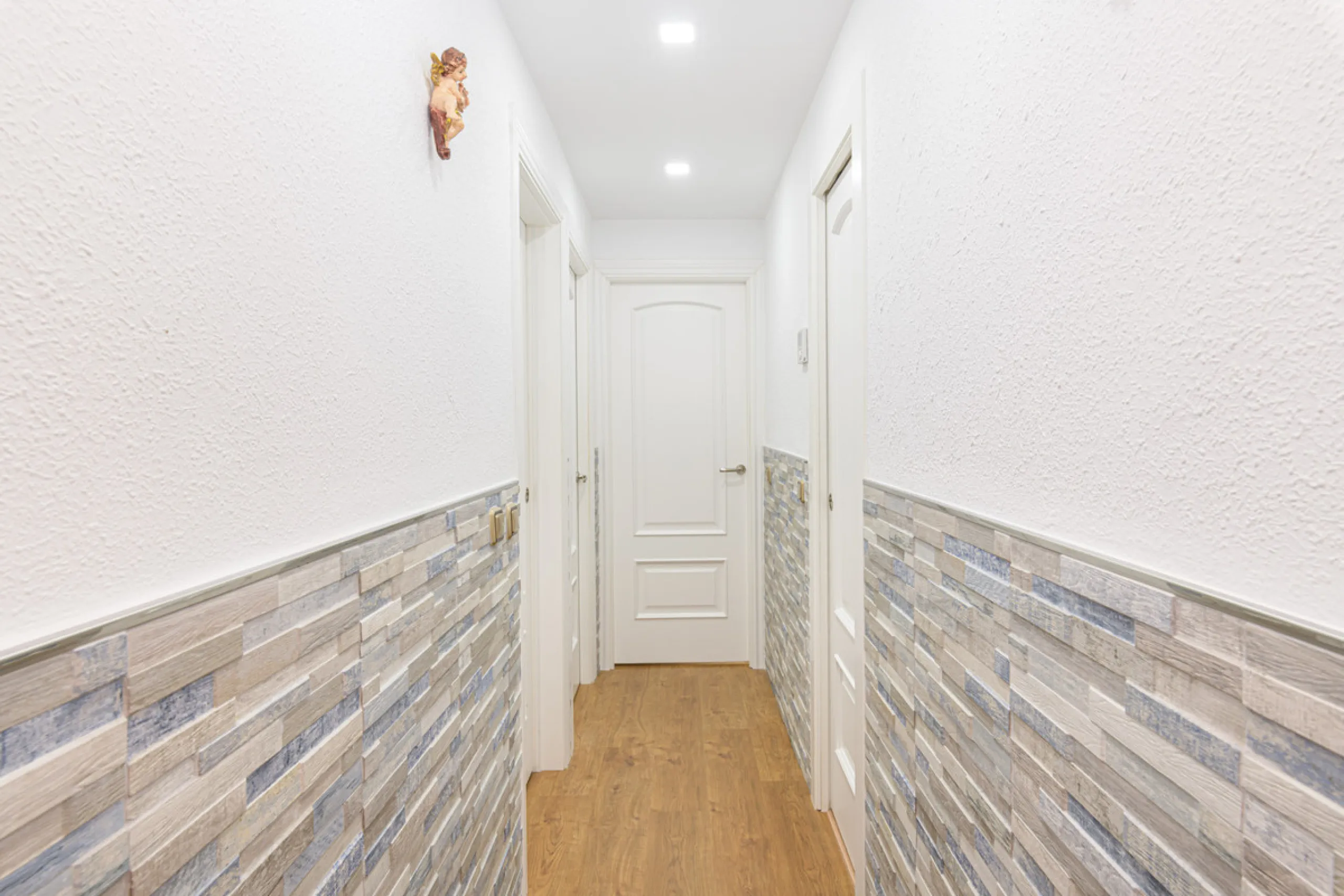Stunning Modern Duplex with Tourist License — Proven High Yield Investment