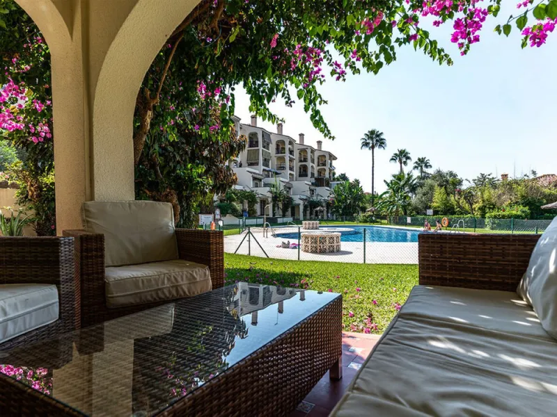 Fabulous ground floor apartment with direct access to stunning community gardens and pool.  With rental licence!!   This wonderful apartment is located in the heart of Riviera del Sol, immediately next door to Riviera Sports Club, with its vast array of a