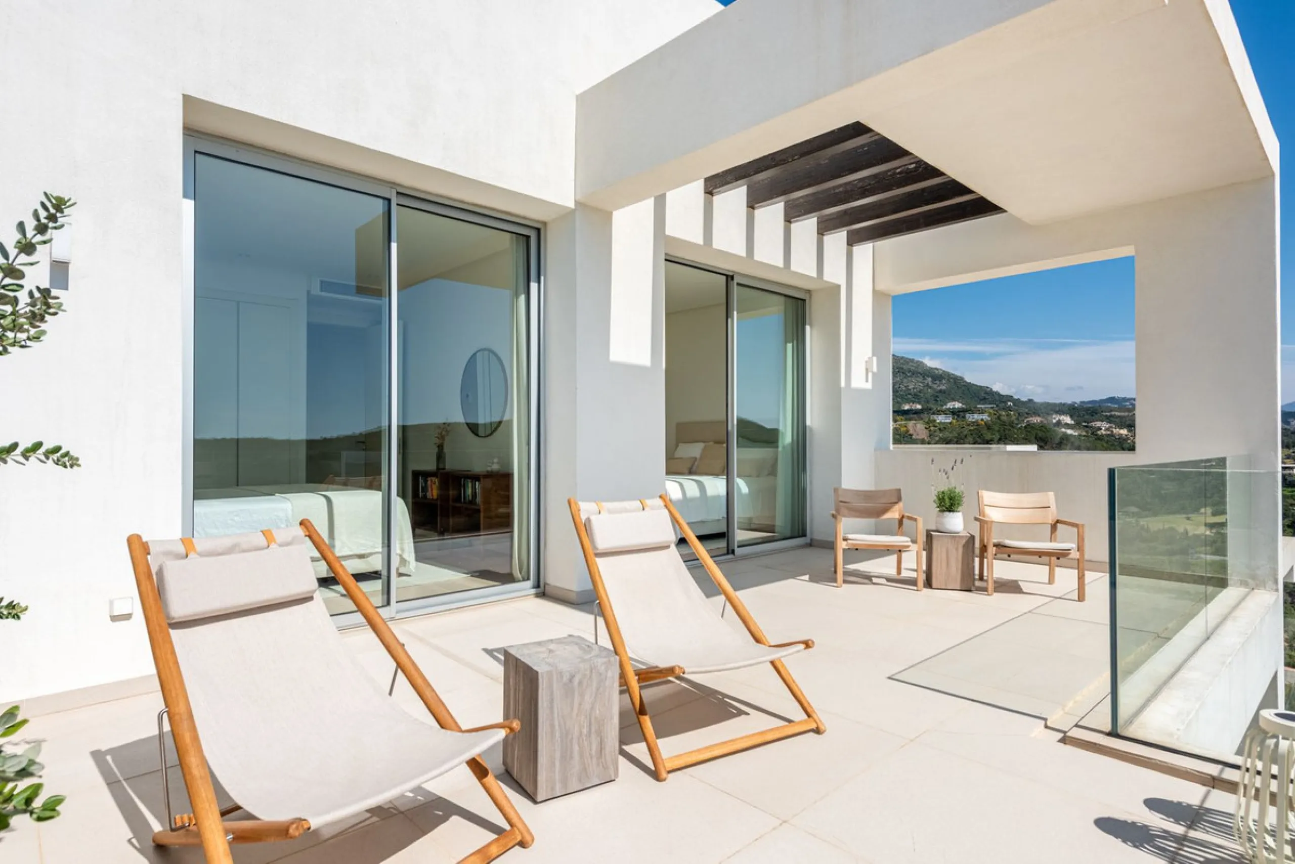 Apartment - Penthouse Duplex в продаже в Benahavís, Málaga. В доме 4 спален и 3 ванных комнат. Площадь дома 142 м²