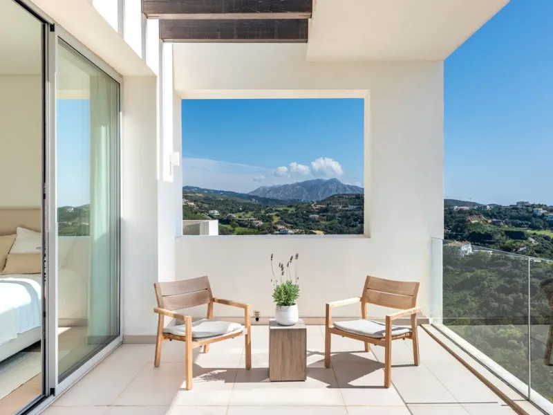 Apartment - Penthouse Duplex в продаже в Benahavís, Málaga. В доме 4 спален и 3 ванных комнат. Площадь дома 142 м²
