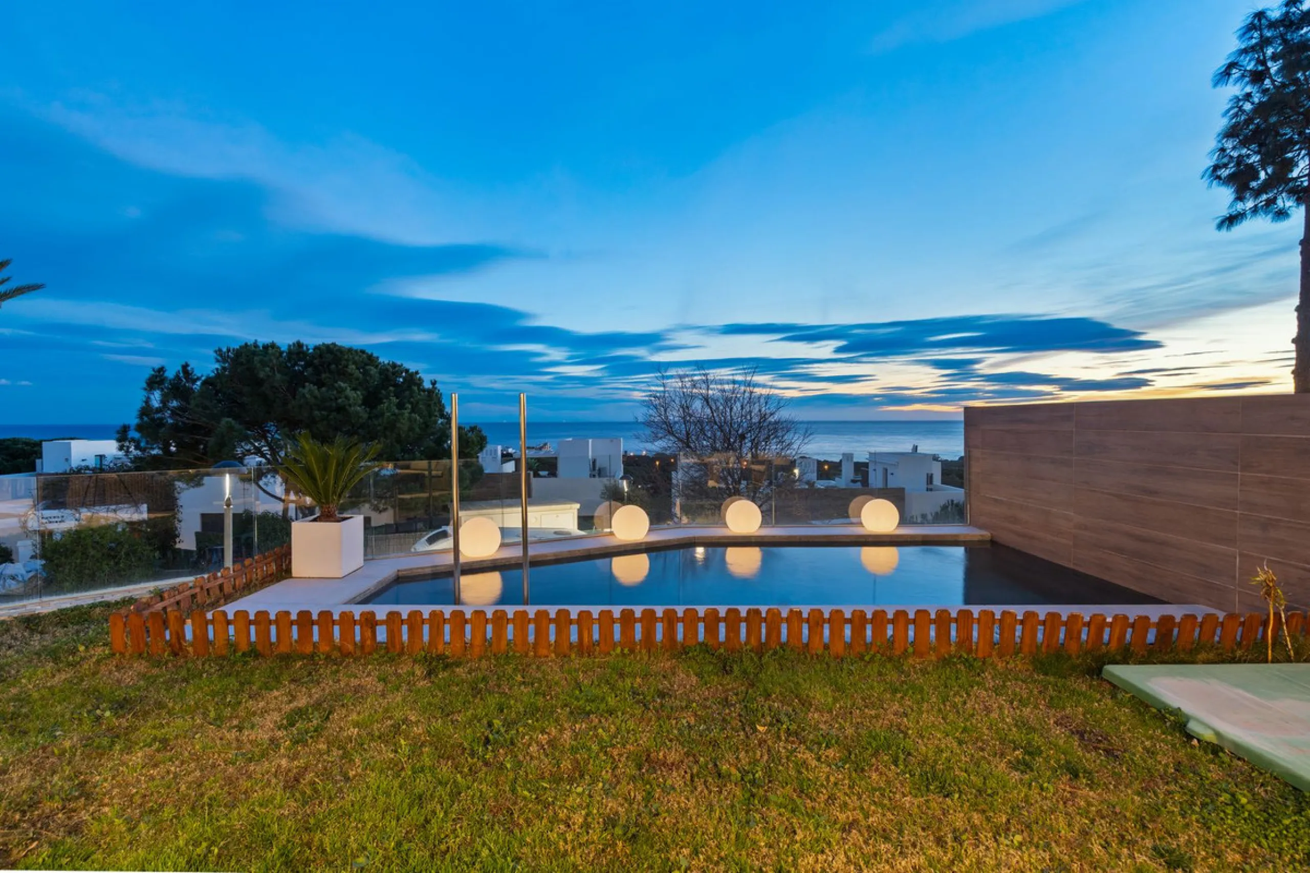 Absolutely stunning, spacious, bright and totally  luxurious   apartment with private garden and pool, enjoying panoramic seaviews.