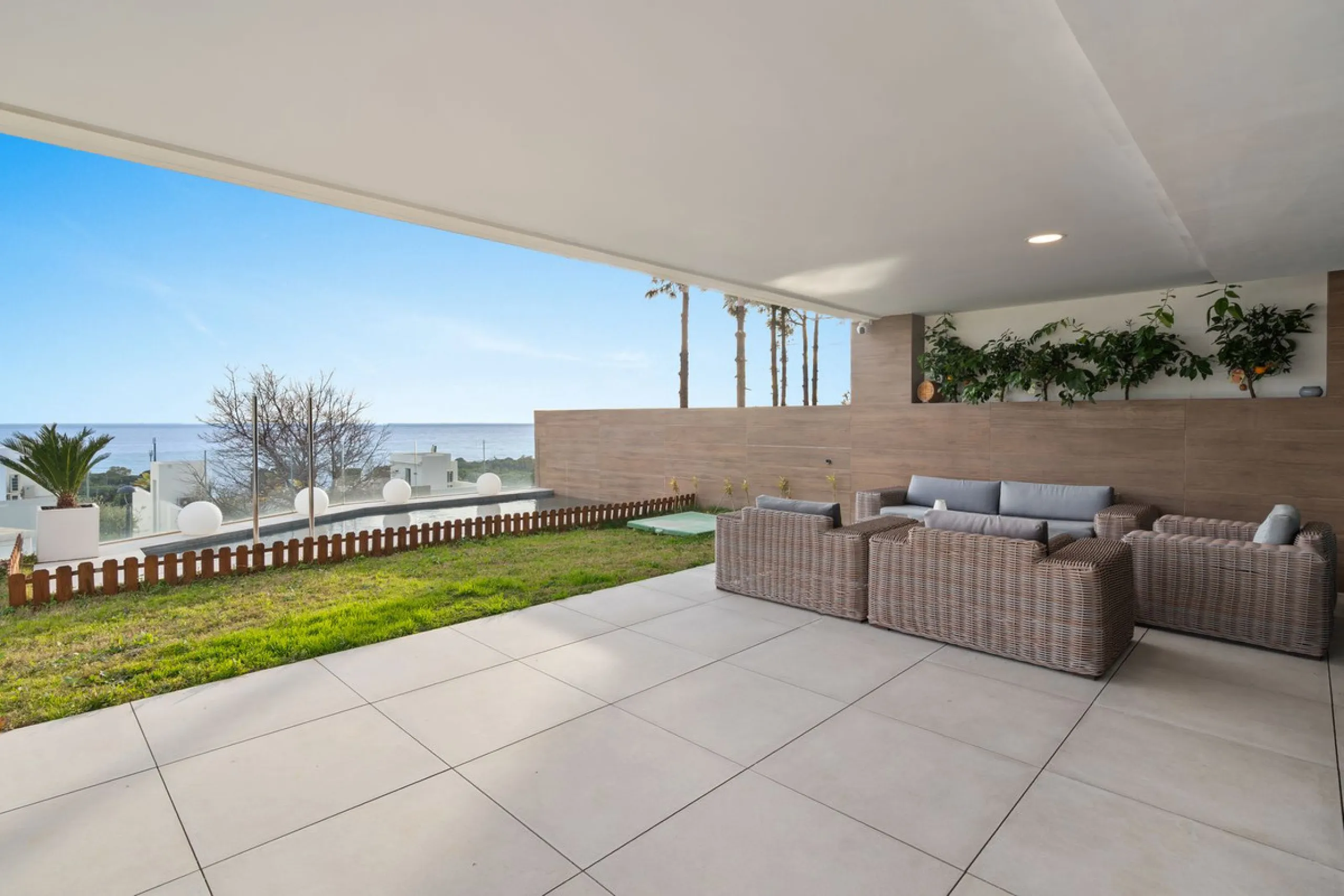 Absolutely stunning, spacious, bright and totally  luxurious   apartment with private garden and pool, enjoying panoramic seaviews.