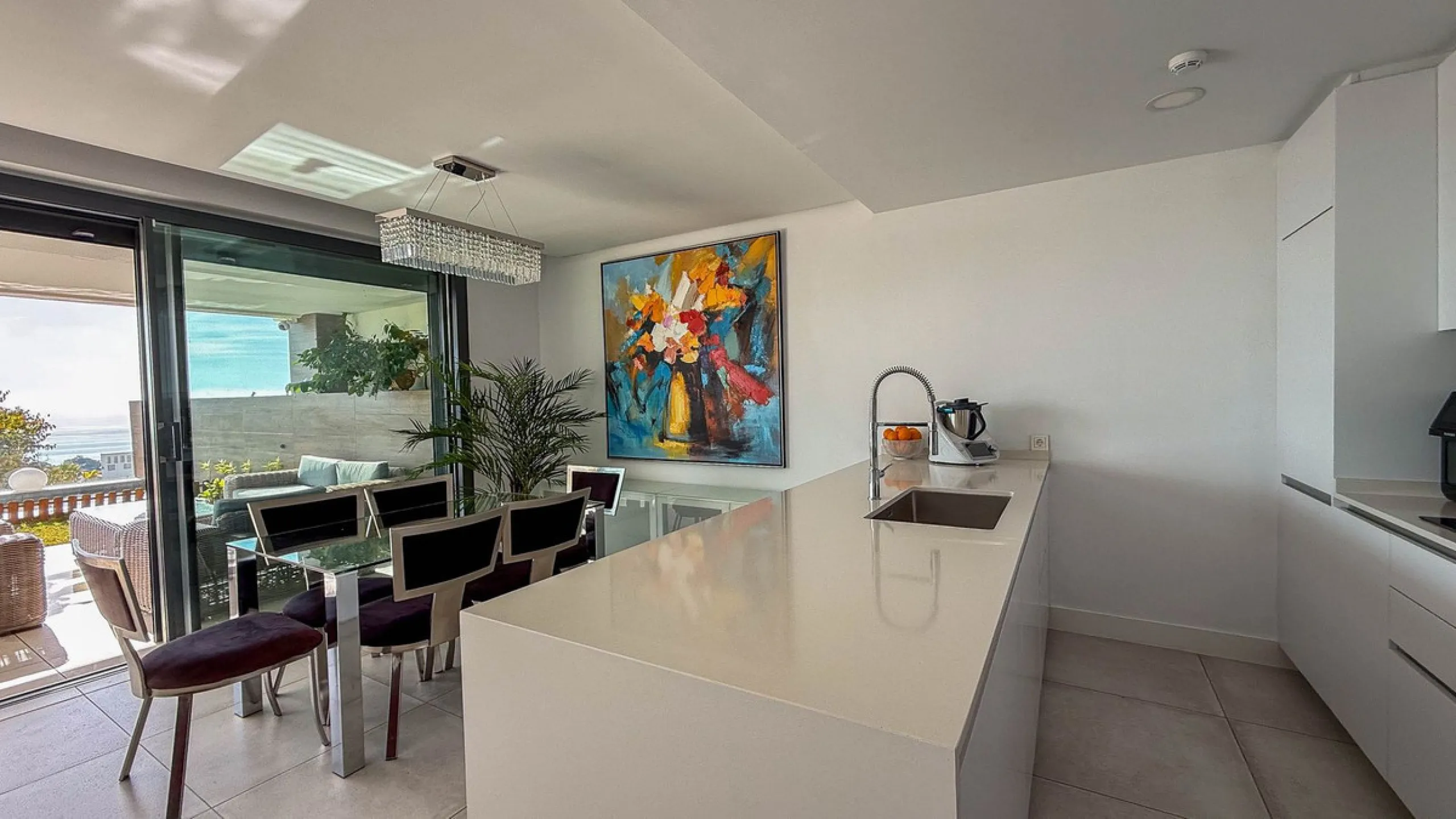 Absolutely stunning, spacious, bright and totally  luxurious   apartment with private garden and pool, enjoying panoramic seaviews.