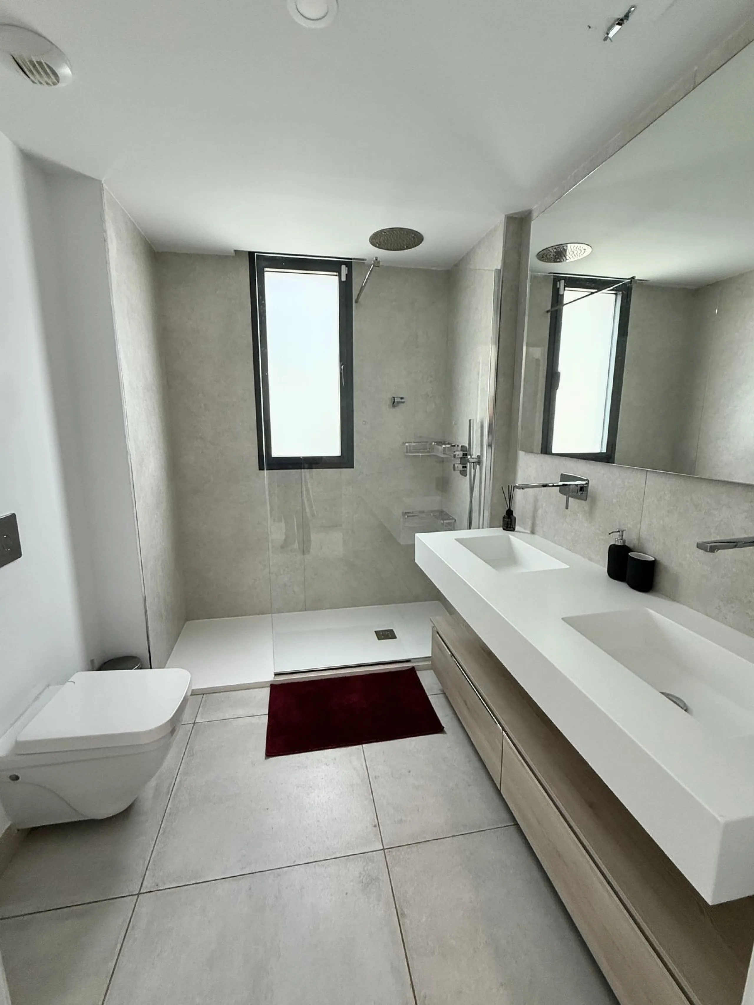 Absolutely stunning, spacious, bright and totally  luxurious   apartment with private garden and pool, enjoying panoramic seaviews.