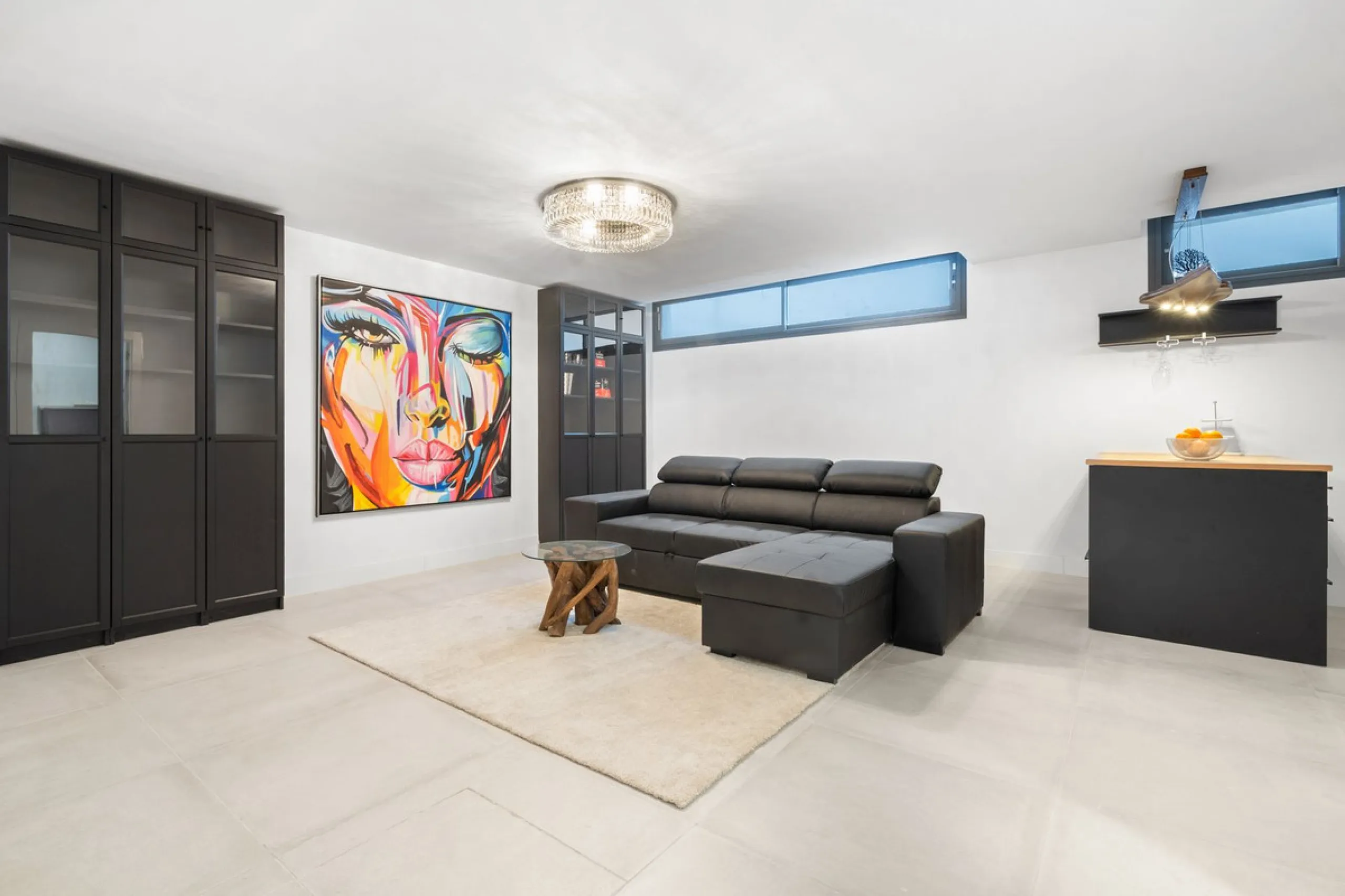 Absolutely stunning, spacious, bright and totally  luxurious   apartment with private garden and pool, enjoying panoramic seaviews.