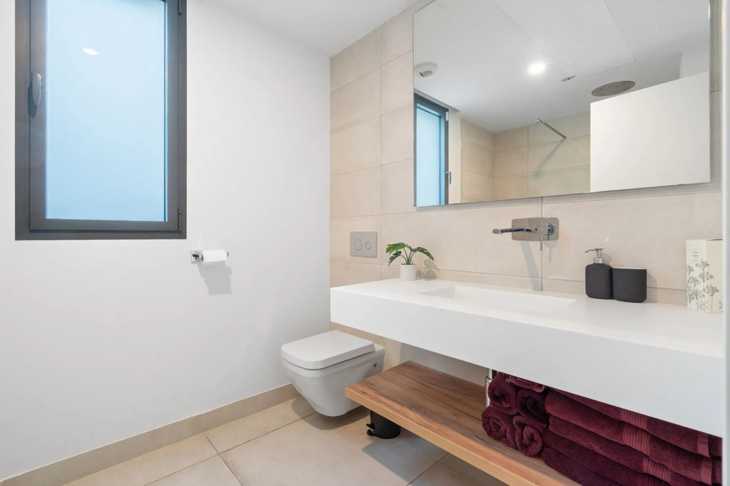 Absolutely stunning, spacious, bright and totally  luxurious   apartment with private garden and pool, enjoying panoramic seaviews.